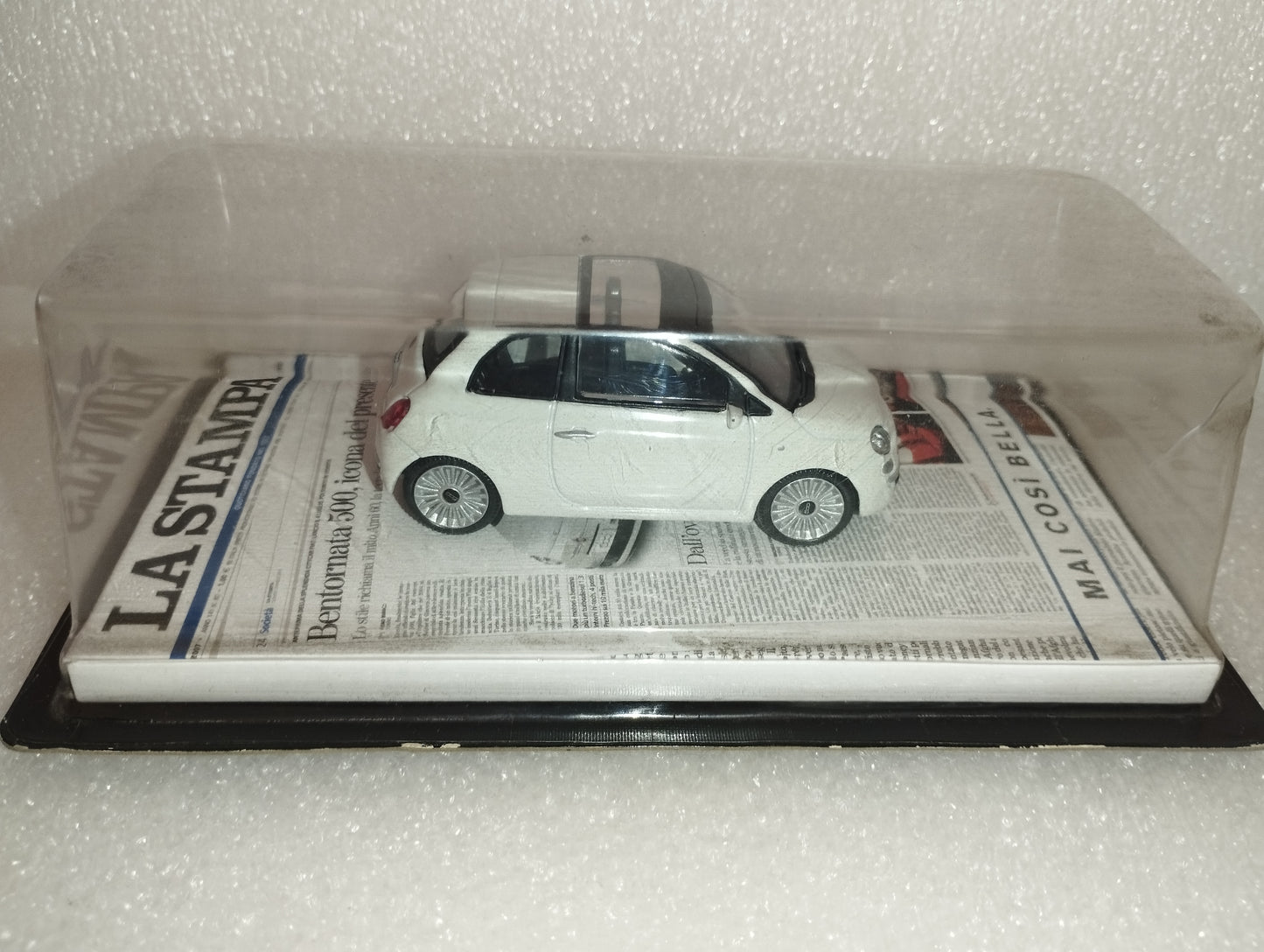 Fiat 500 model
 Produced by Mondo Motors
 Scale 1:43