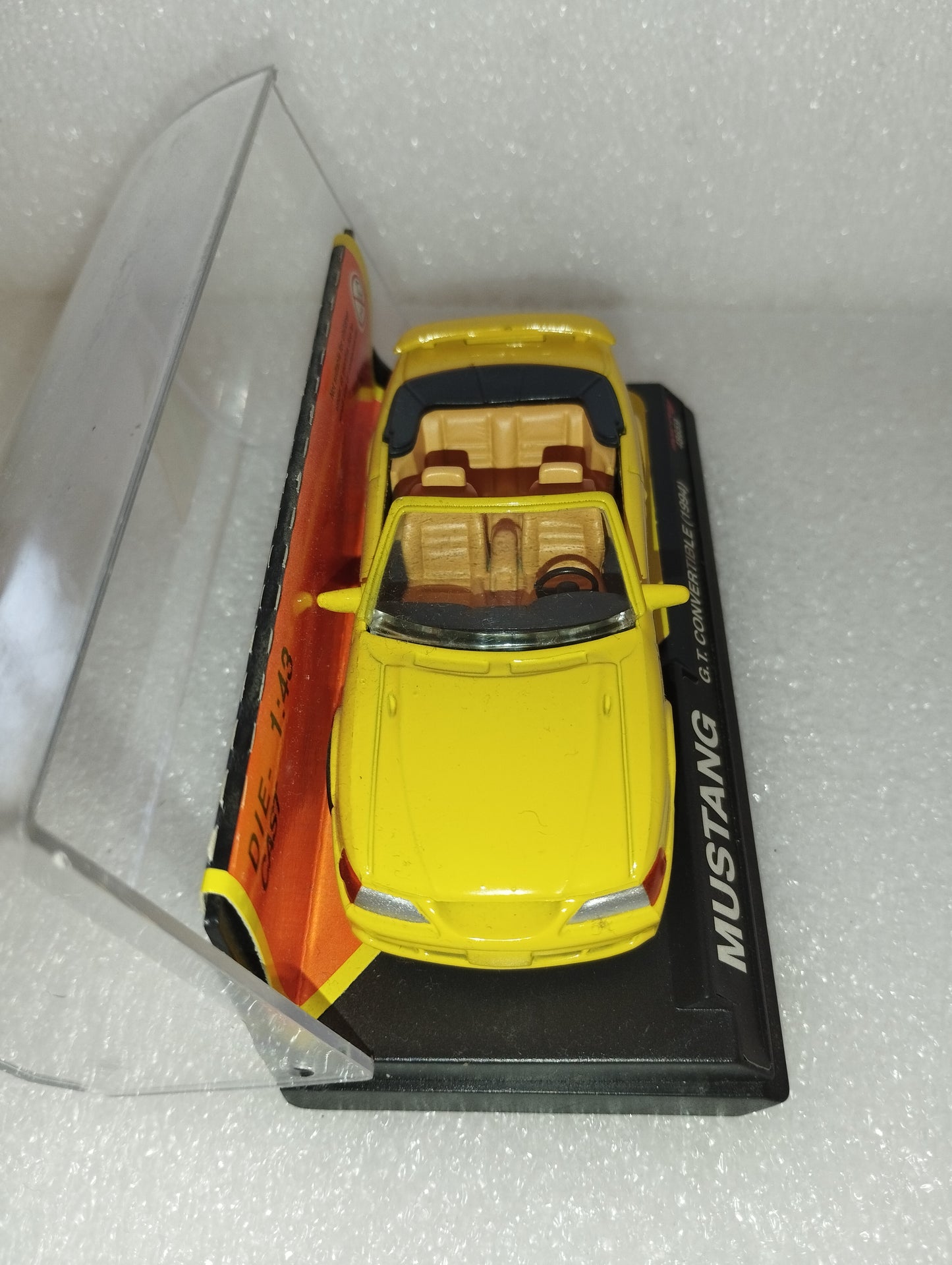 Modellino Ford Mustang GT convertible 1994 scala 1:43
Prodotto da New Ray