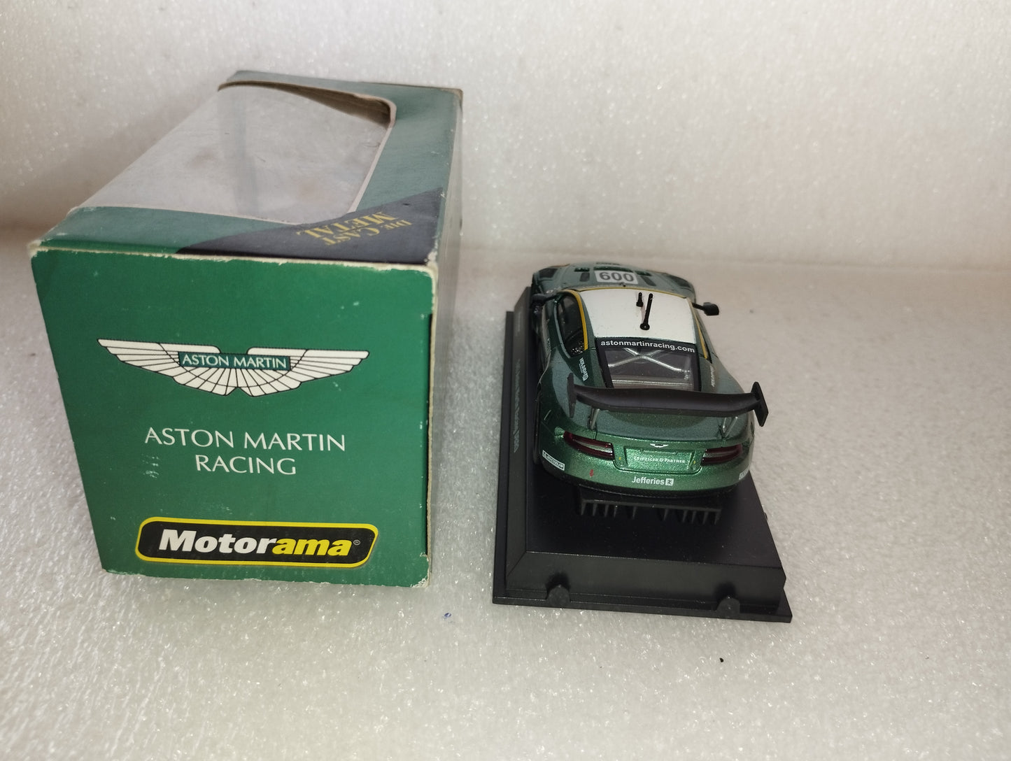 Modellino Aston Martin Racing DBR9

Prodotto  da Motorama 1:43