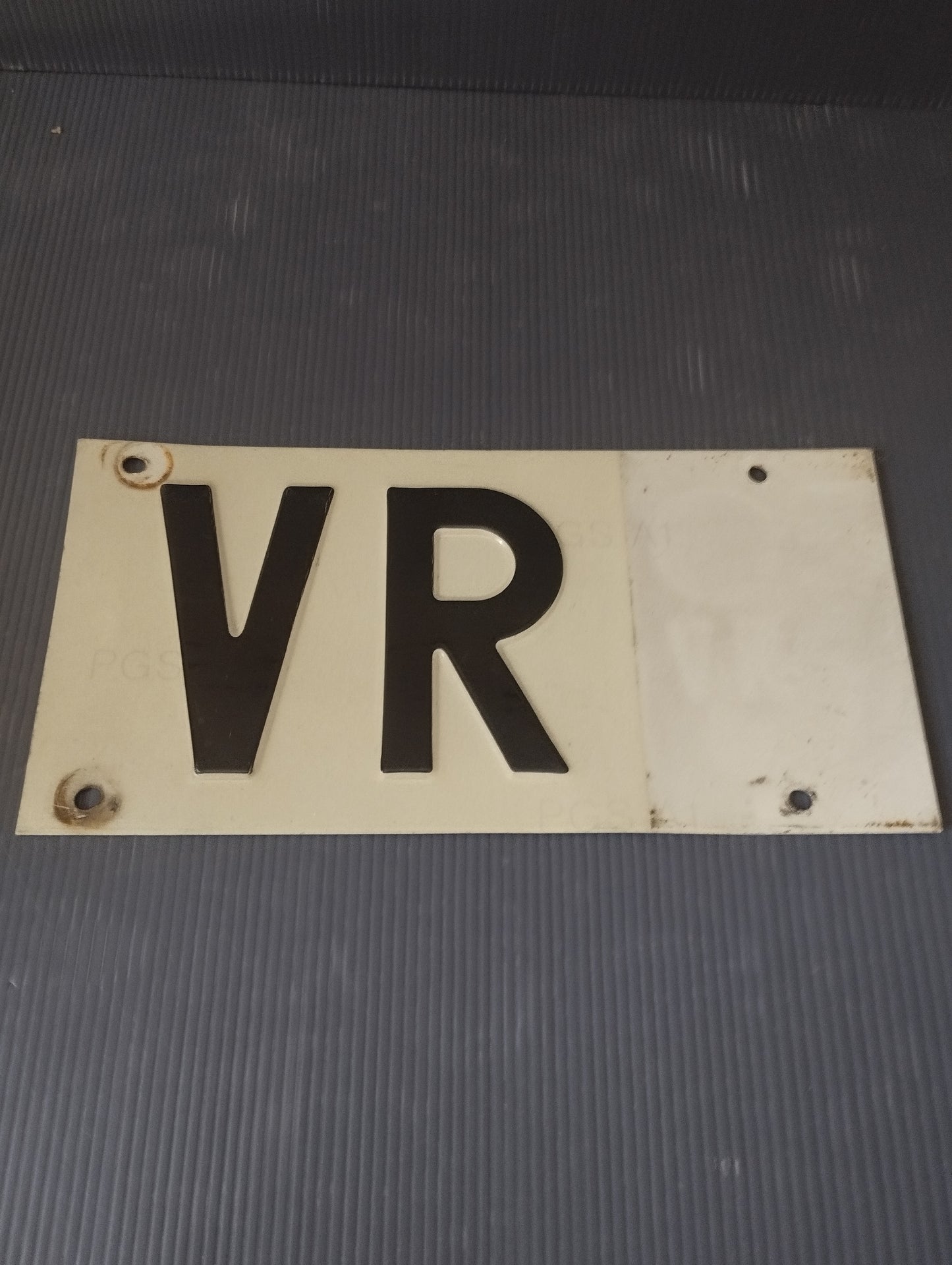 VR Verona metal plate