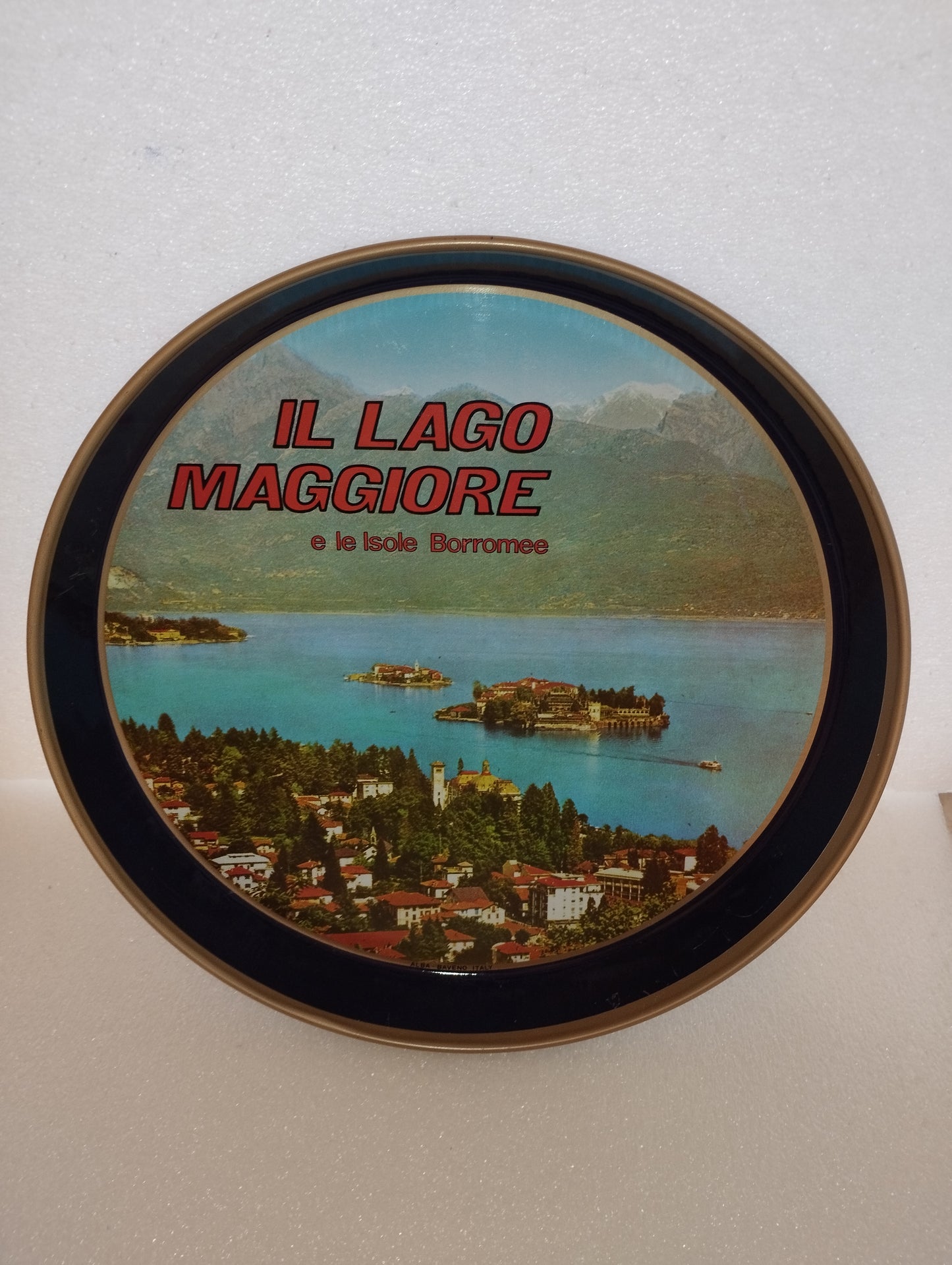 Vassoio Il Lago Maggiore e le Isole Borromeo
In Latta
Souvenir anni 60