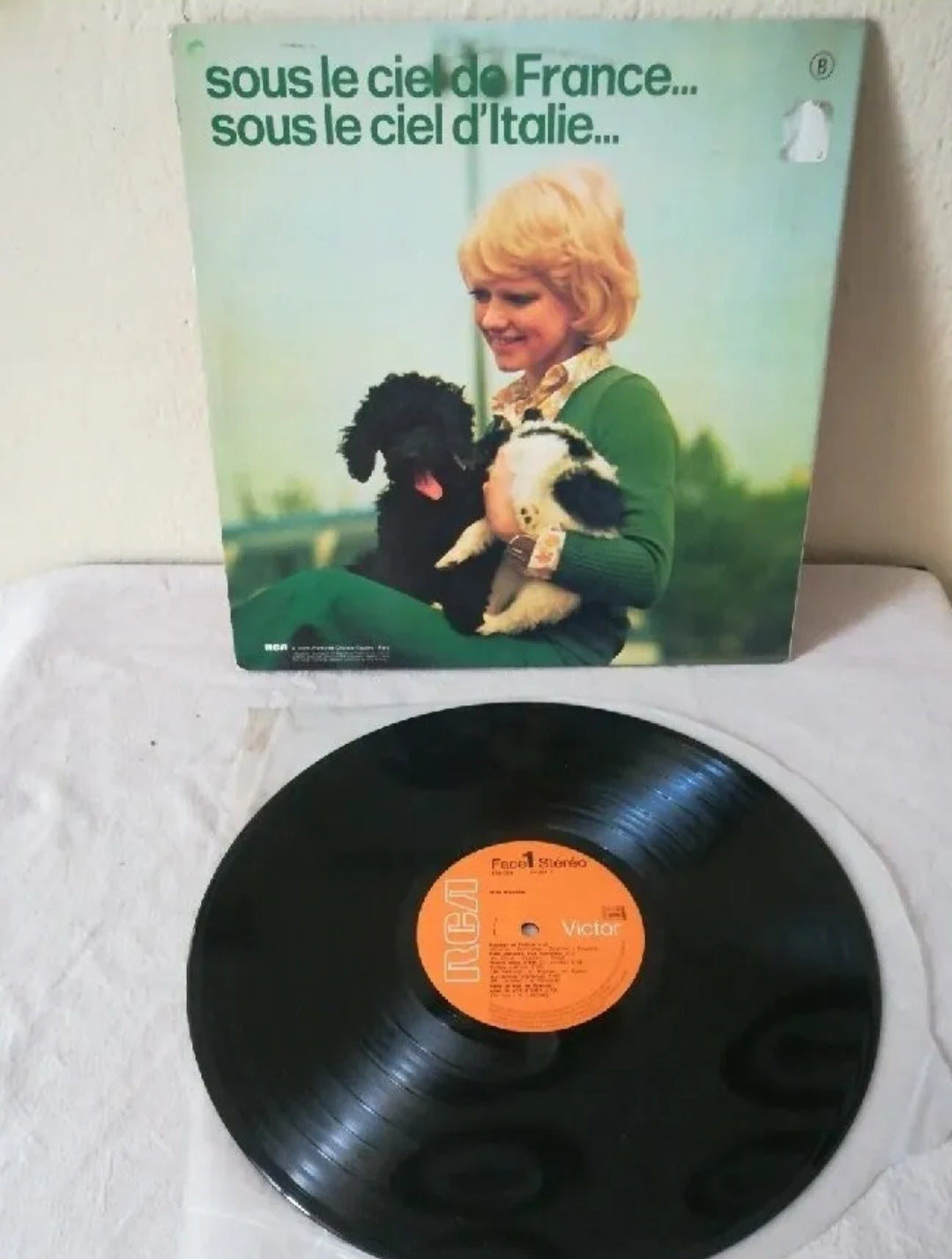 Bonjour La France" Rita Pavone Lp 33 Laps
 Published by Victor cod. 443044