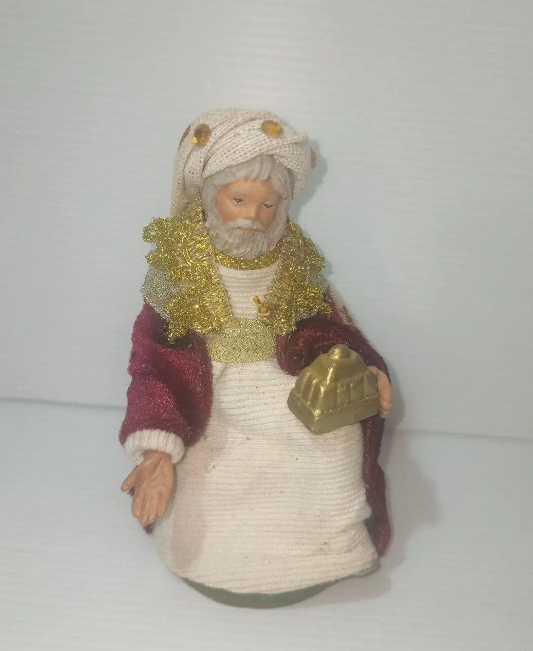 Statuina Re Magio della serie  "Il Mondo Del Presepe" De Agostini