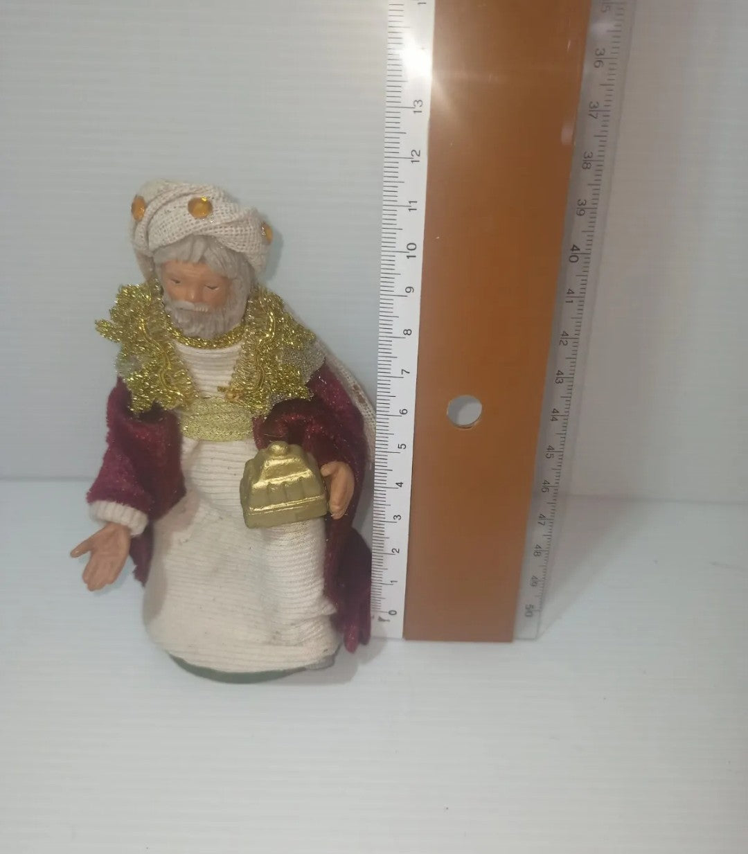 Statuina Re Magio della serie  "Il Mondo Del Presepe" De Agostini