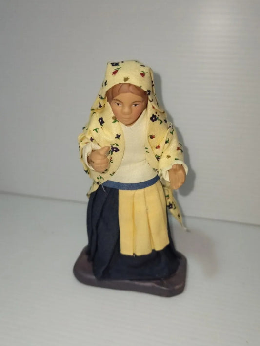 Statuina personaggio femminile della serie "Il Mondo Del Presepe" De Agostini