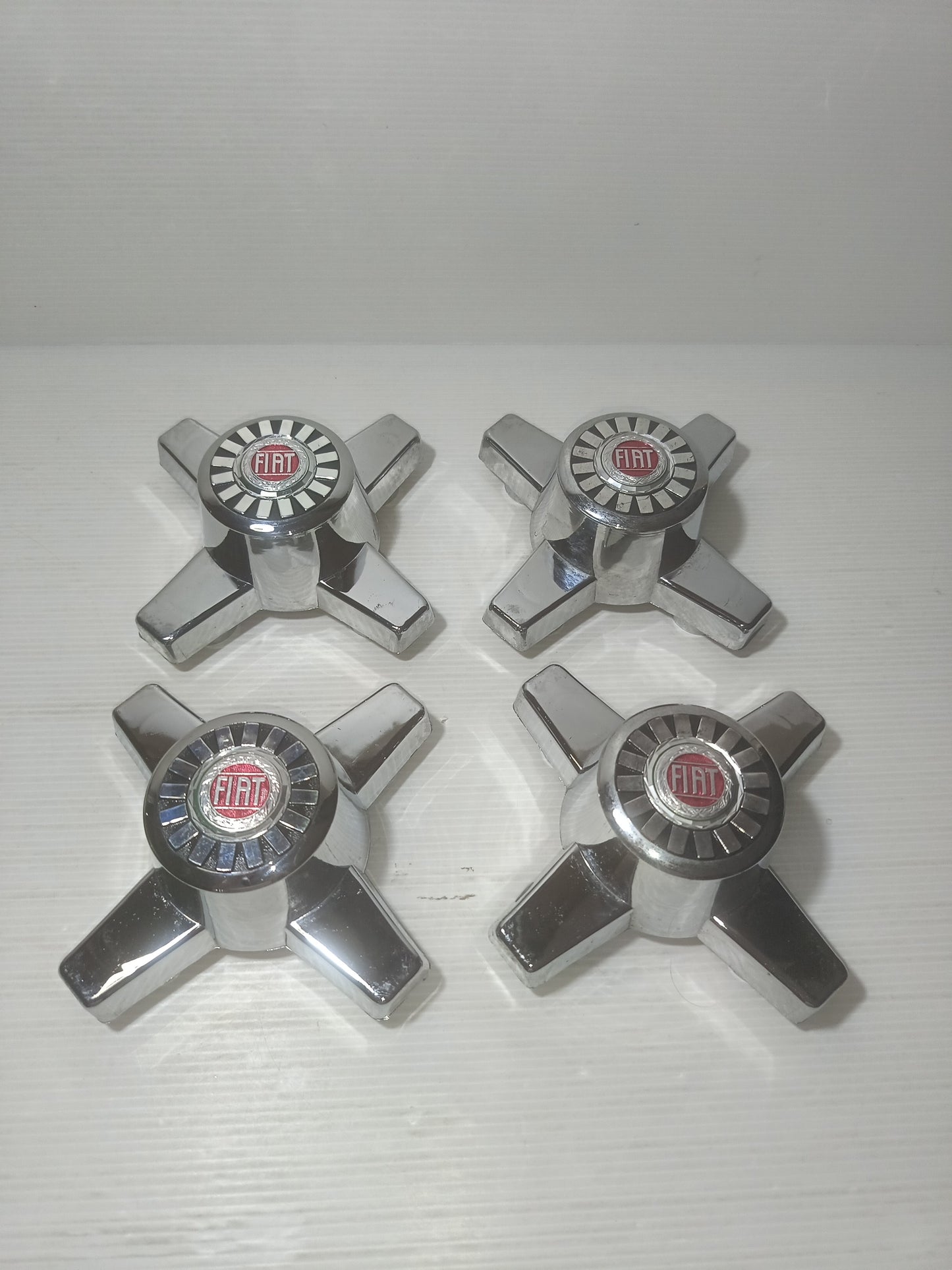 4 Coprimozzo Fiat Per Auto D'epoca In Plastica Cromata
Anni 60/70