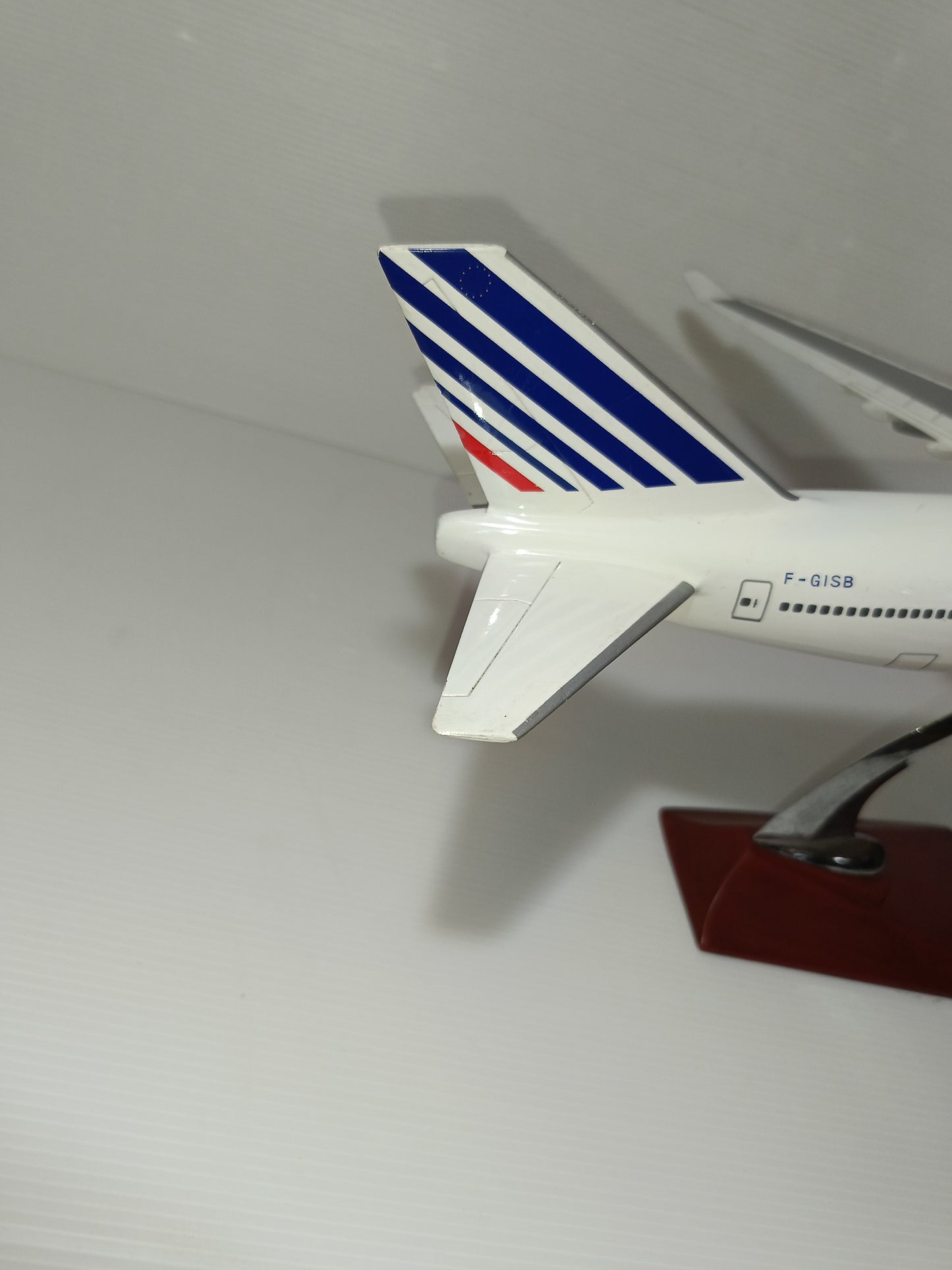 Boeing 747-400 Air France
In resina
Scala 1:120 (?)
Lunghezza cm.45 circa da restaurare