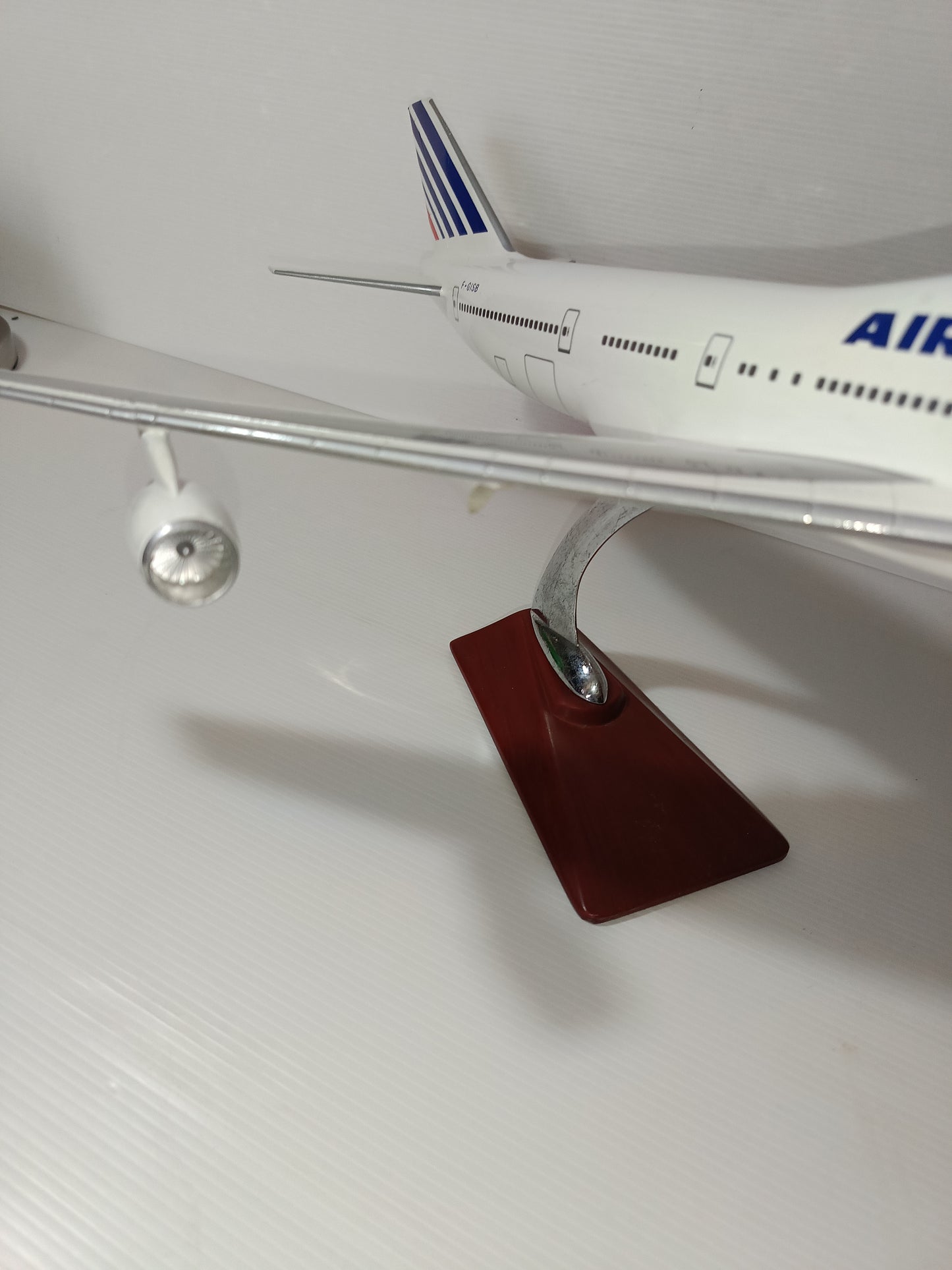 Boeing 747-400 Air France
In resina
Scala 1:120 (?)
Lunghezza cm.45 circa da restaurare