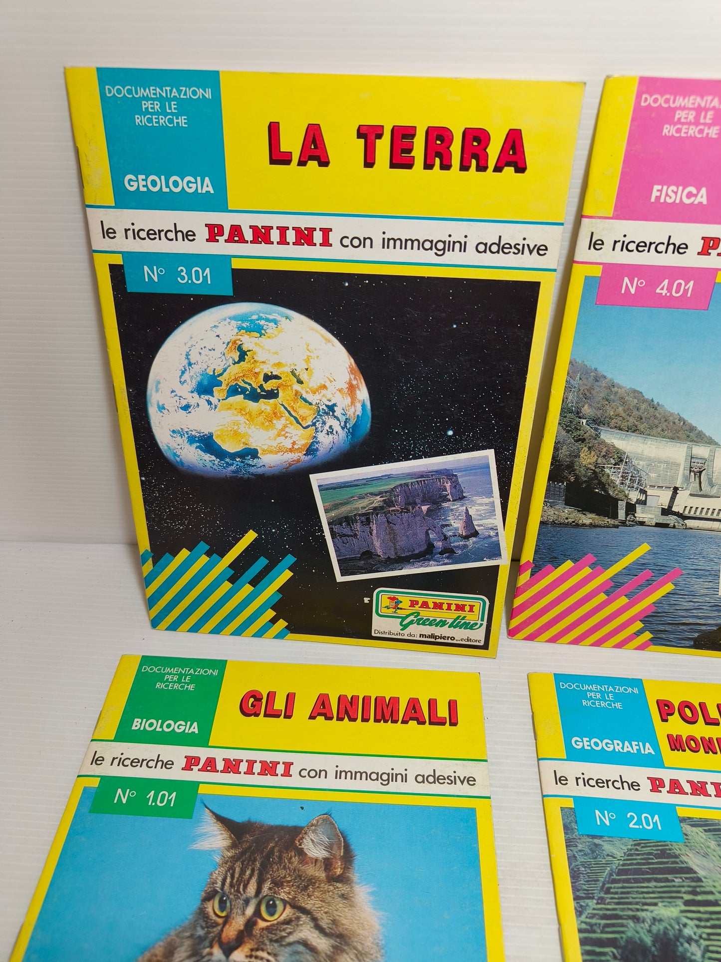Lotto Le ricerche Panini con immagini adesive, anni 80
