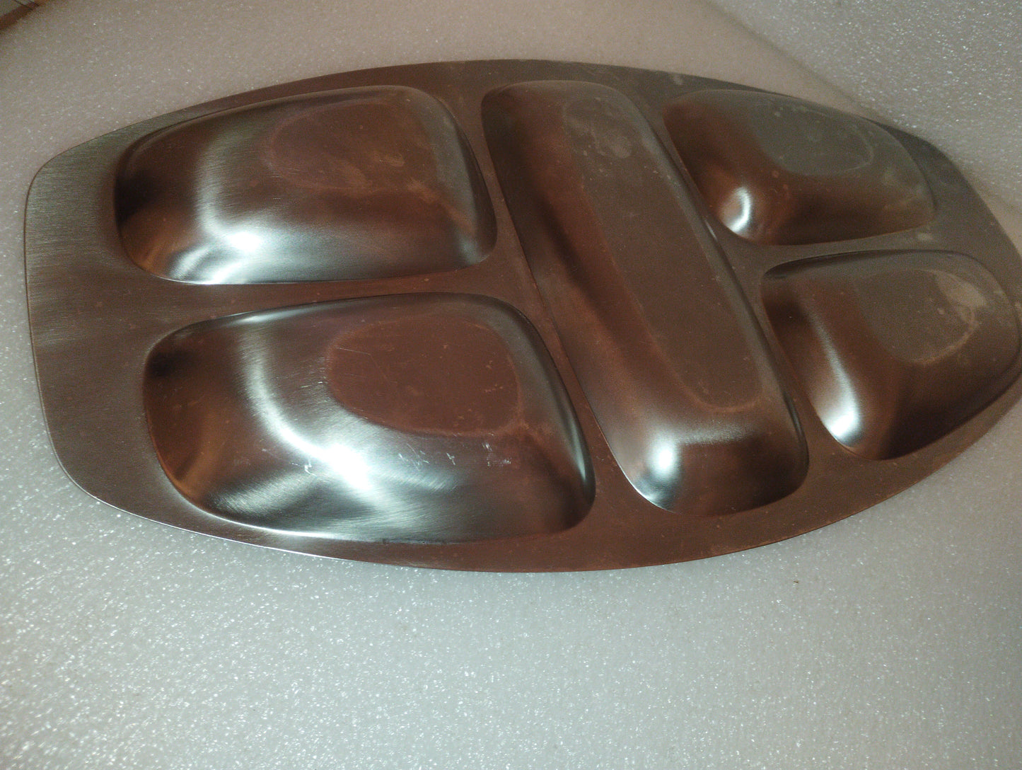 Vassoio Alessi In Acciaio 18/10
Antipastiera a 5 scomparti
Dimensioni 45 x 25 cm