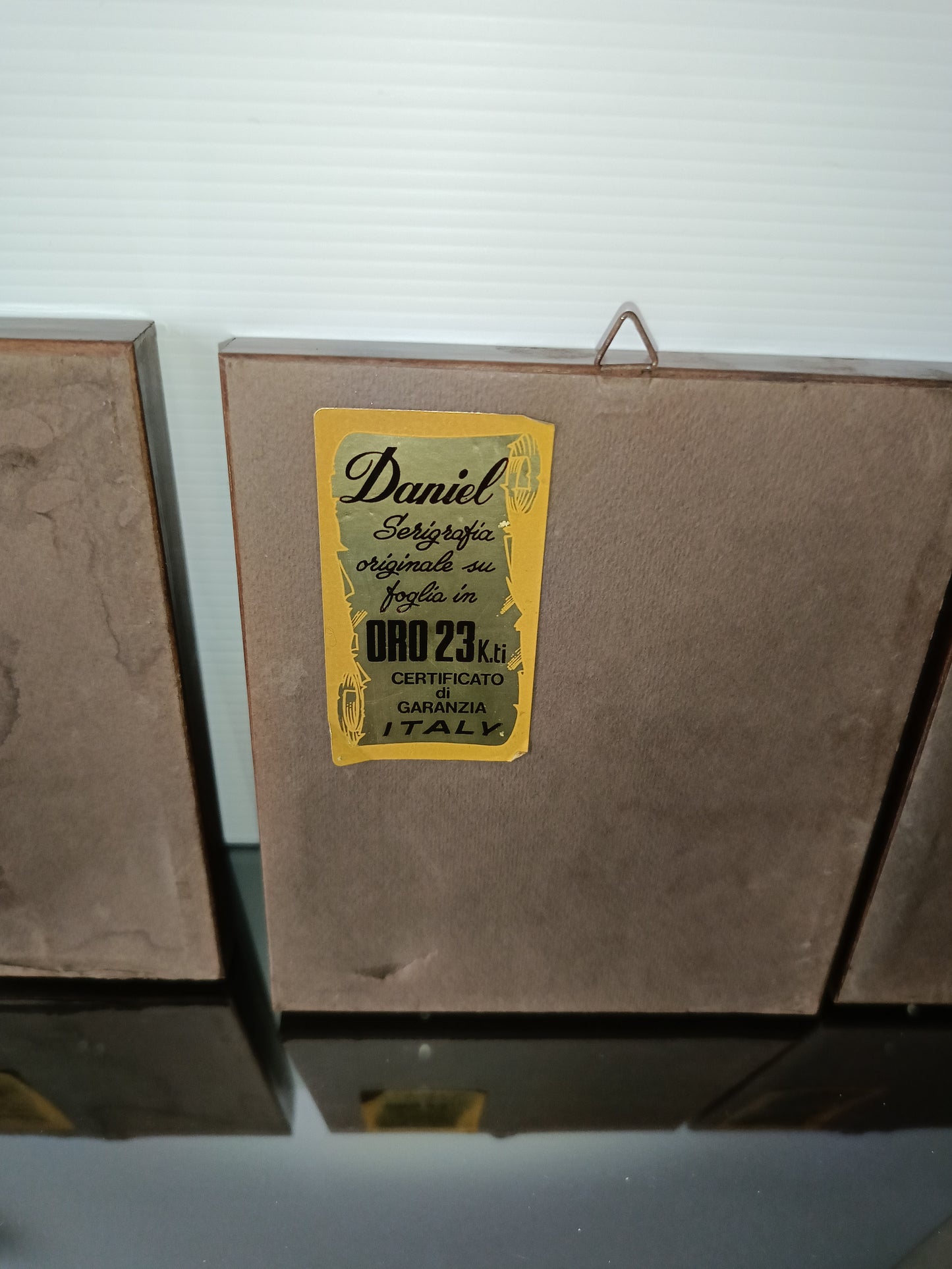 3 Serigrafie Su Foglia Oro 23 K.ti Daniel
In cornice di legno