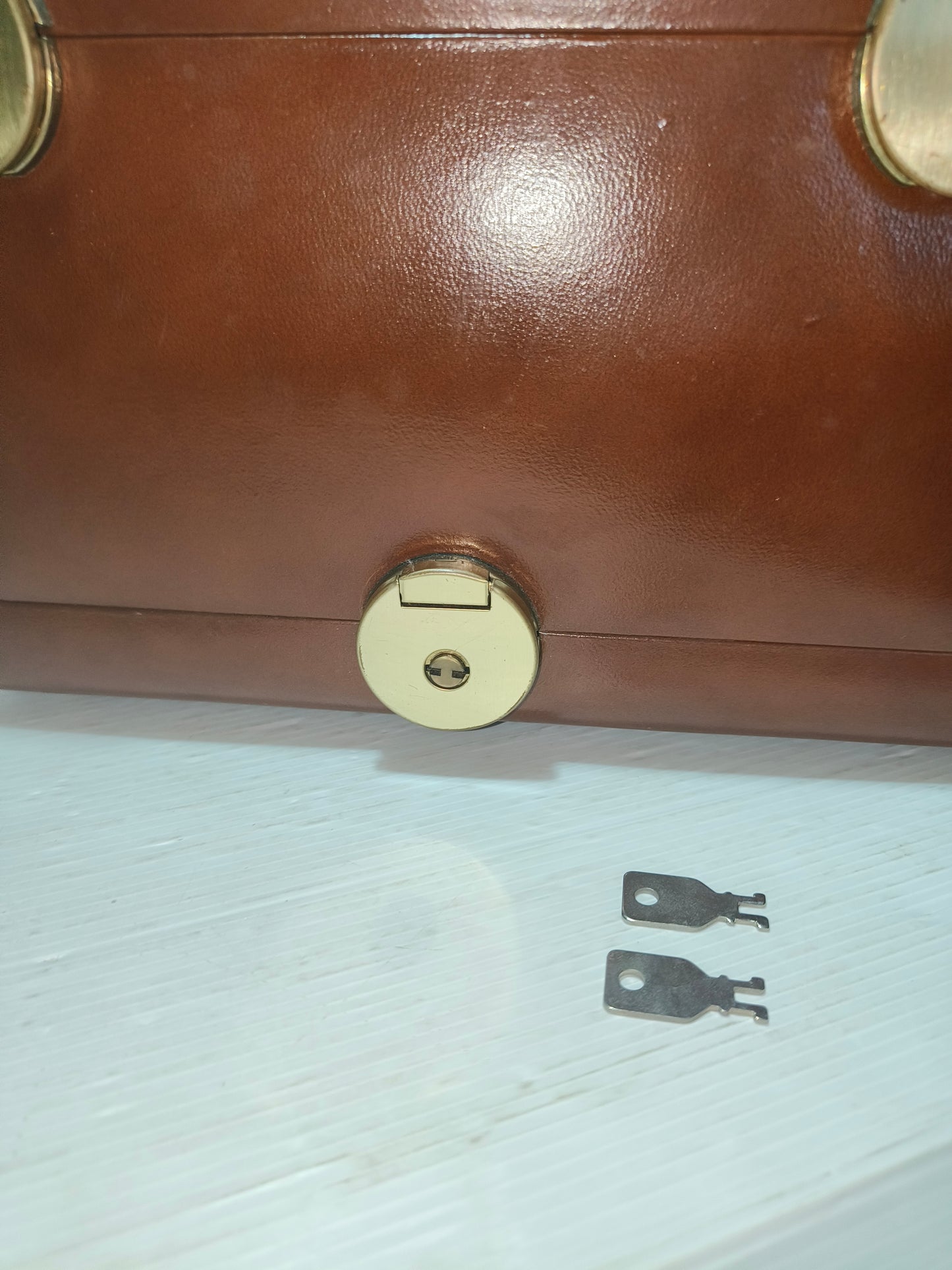 Beauty anni 50 in pelle, LEGGI