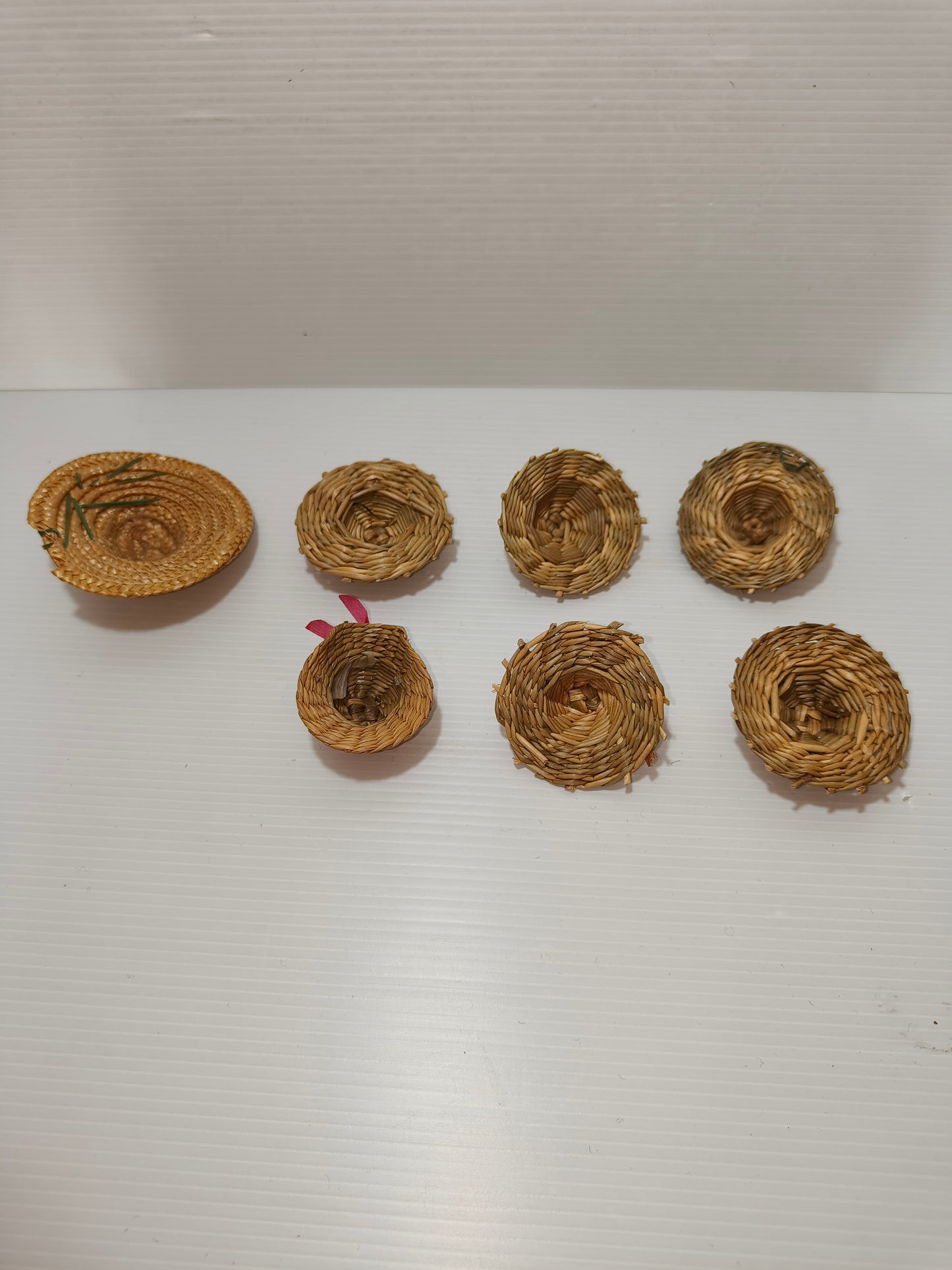 Cappelli in paglia per bambole vintage, LEGGI