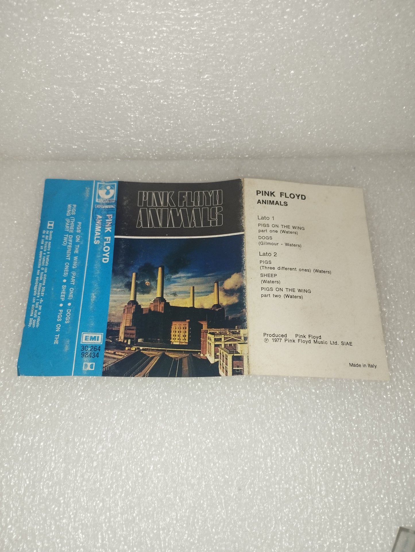 Animals Pink Floyd Musicassetta

Edita nel 1977 da EMI Harvest Cod .3C 264 98434