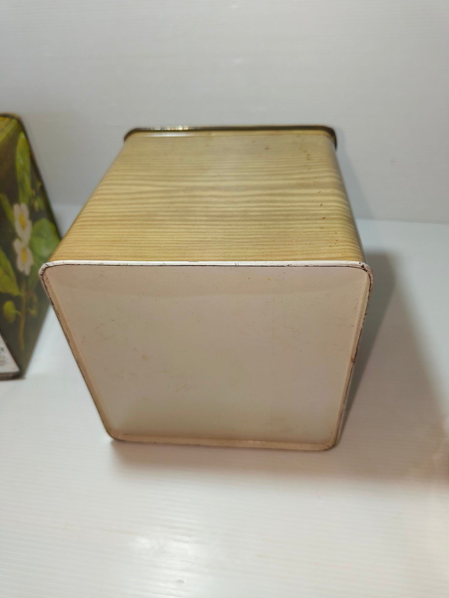 Lotto scatola in latta vintage, LEGGI