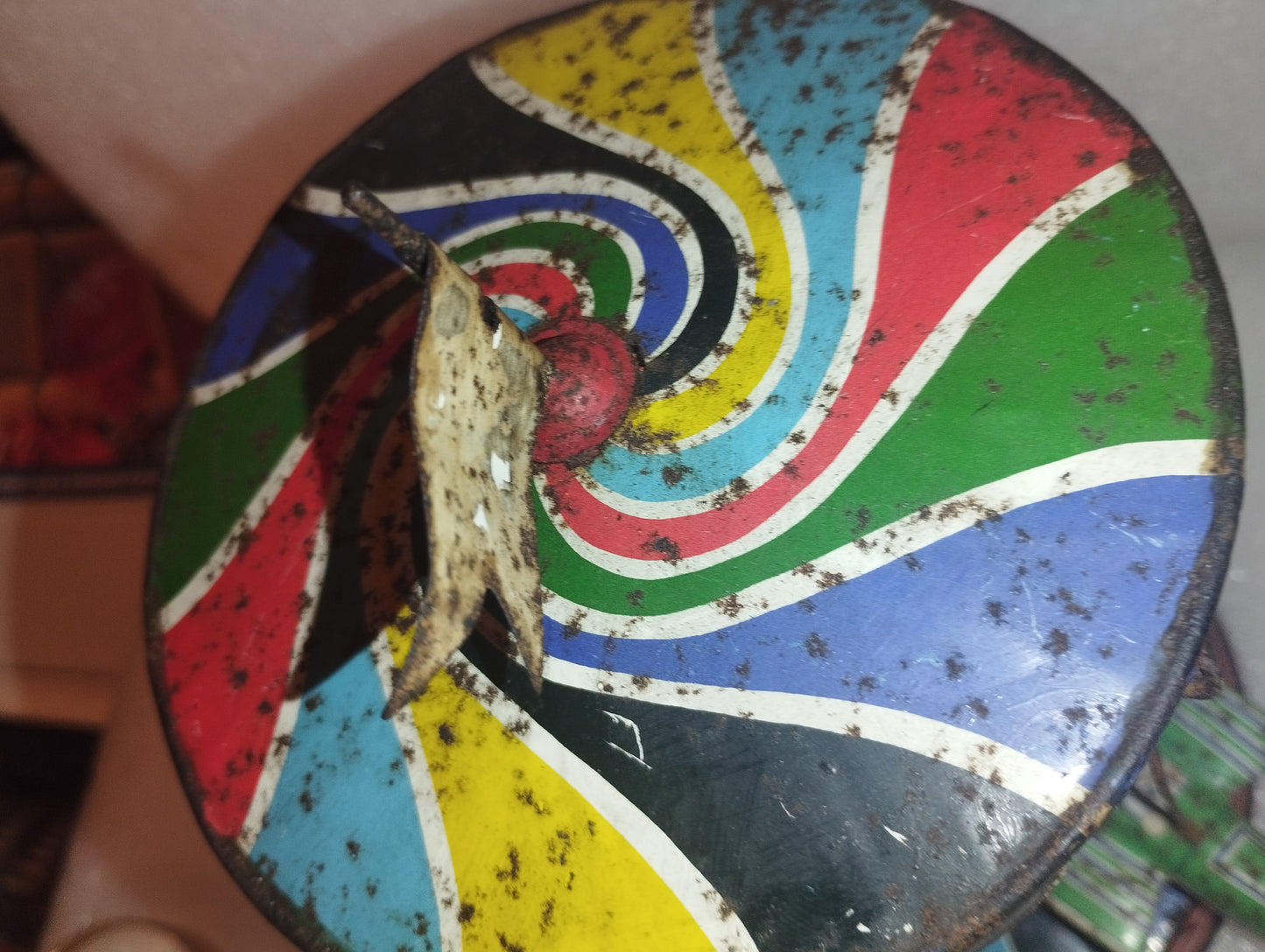 BELL Giostra In Latta
Anni 50
Made in Italy
Da Restaurare