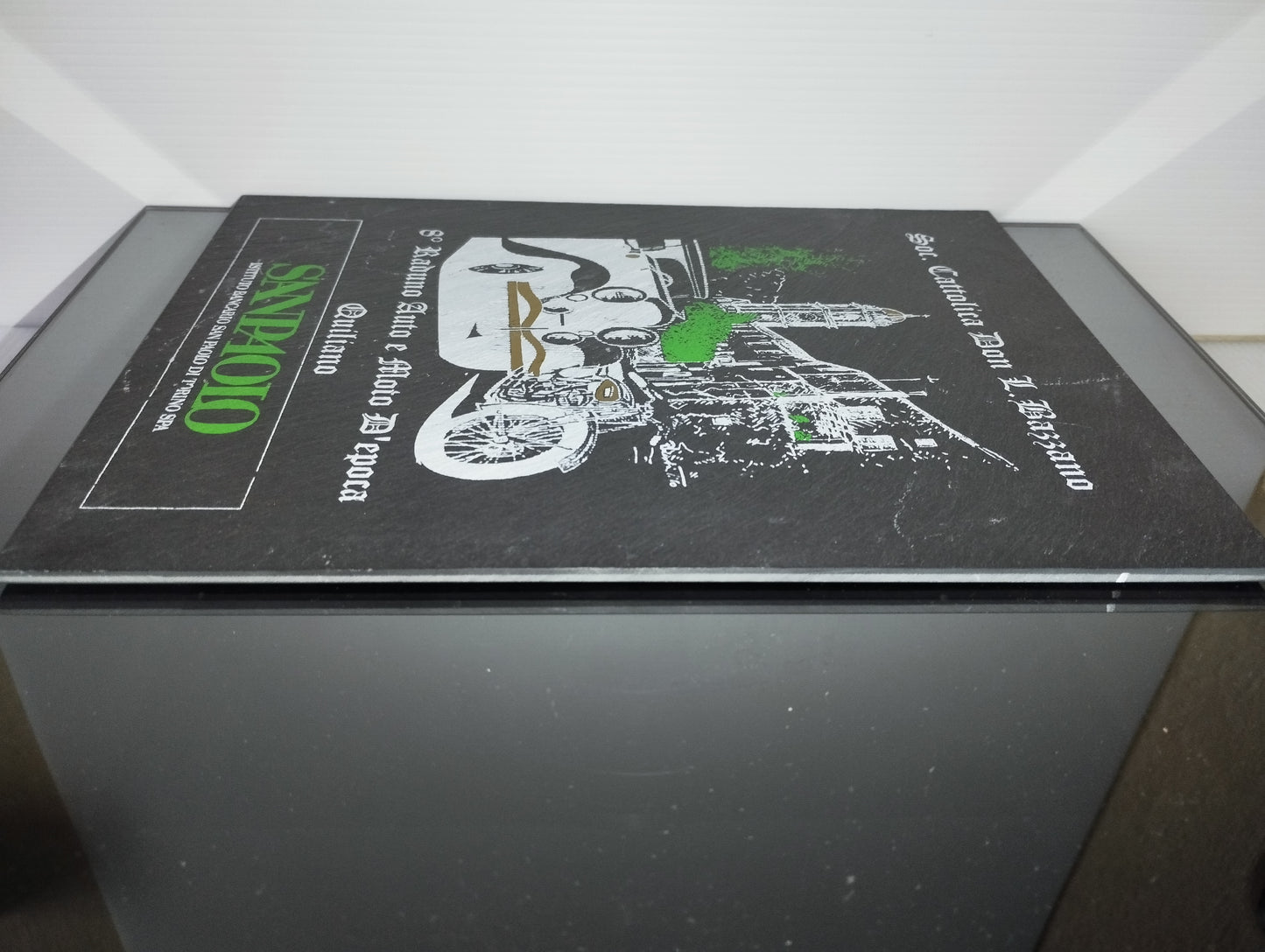 Targa In Ardesia 8° Raduno Auto E Moto D'epoca Quiliano
Misure 24 x 18 cm