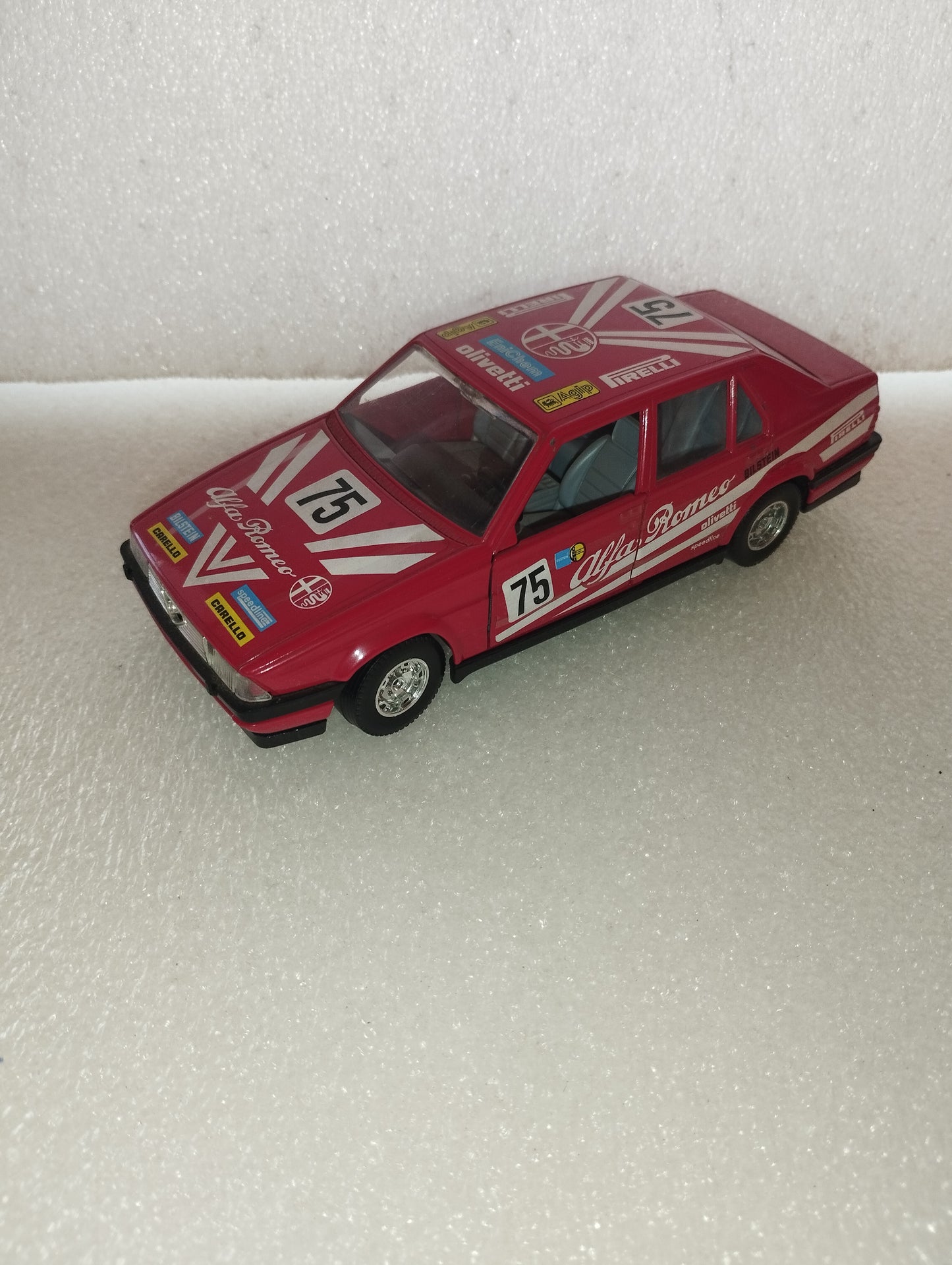 Alfa Romeo 75
Scala 1:24
Bburago