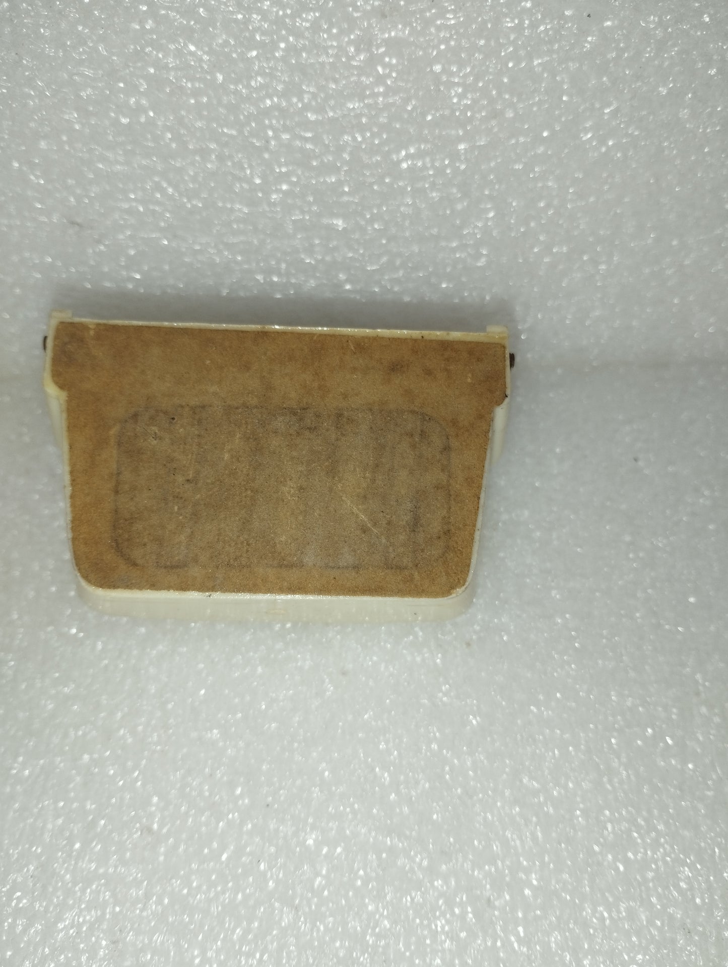 Posacenere Magnetico In Metallo e plastica Per Veicolo D'epoca Anni 60
Misure 7 x 4  x  3 cm circa