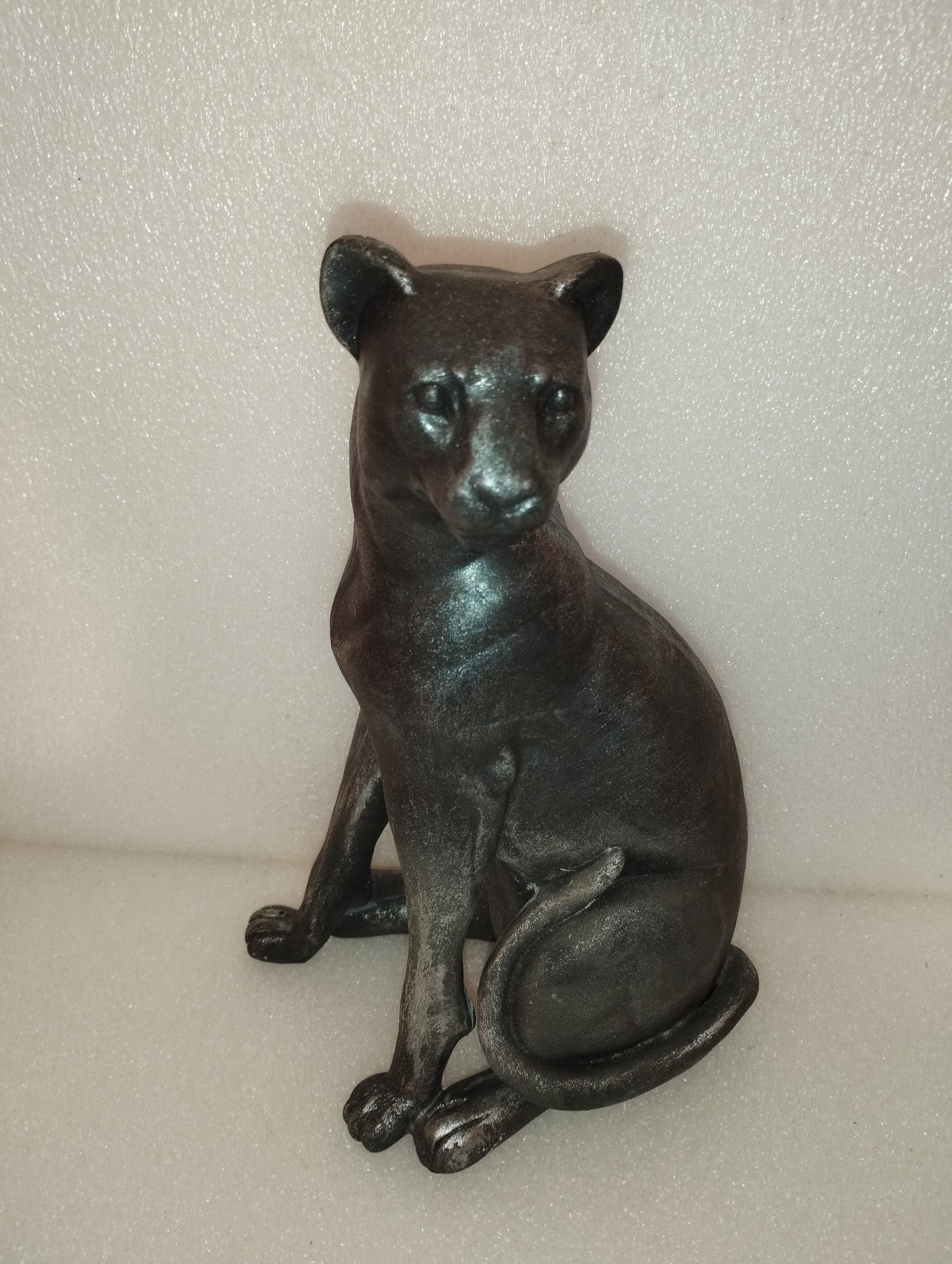 Felino Decorativo In Poliresina
Altezza 28 Cm