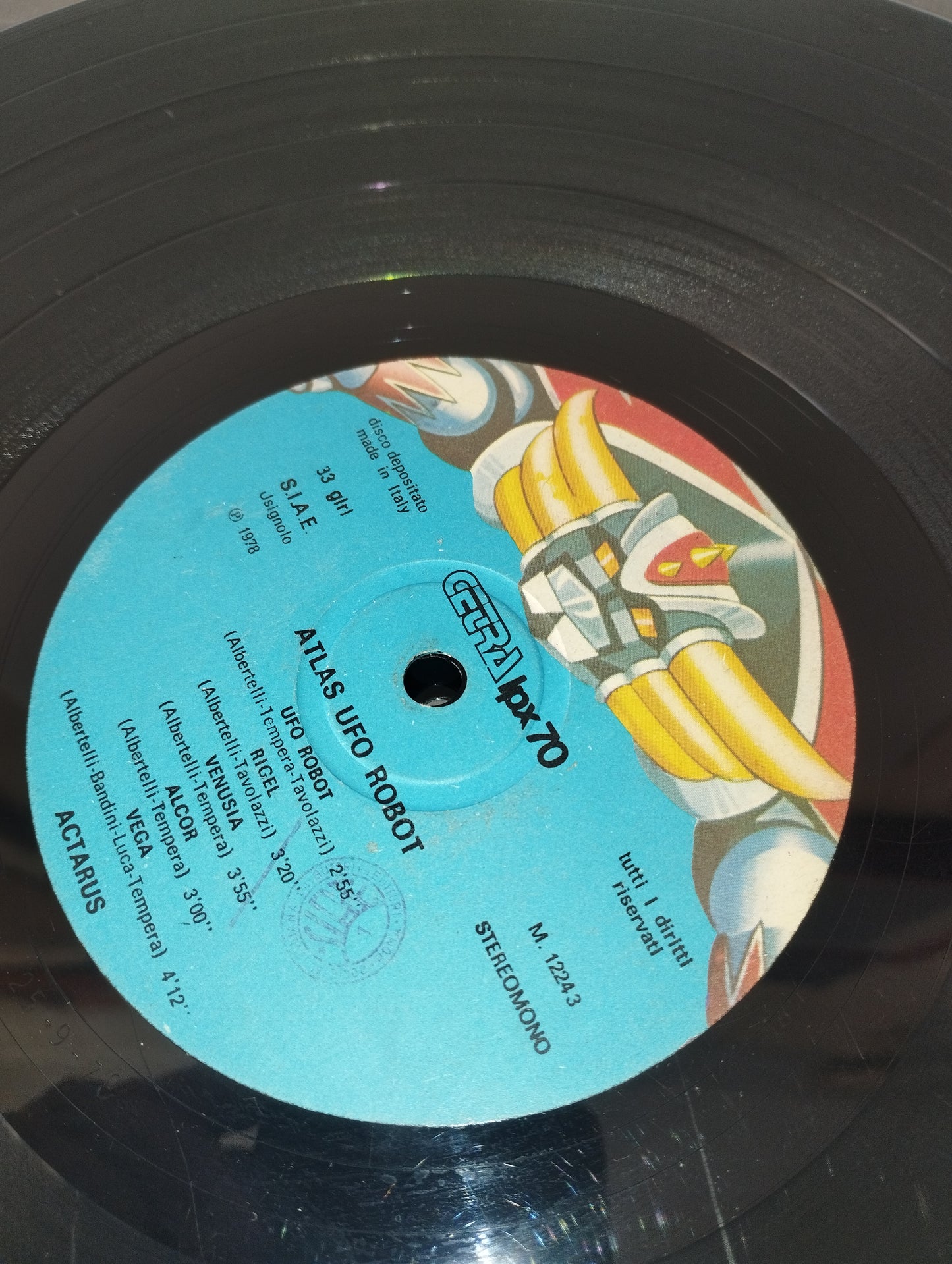 Atlas Ufo Robot Actarus Lp 33 giri
Edito nel 1978 da Cetra Cod.LPX70
PRECISO CHE È IN VENDITA IL SOLO VINILE.NO COPERTINA