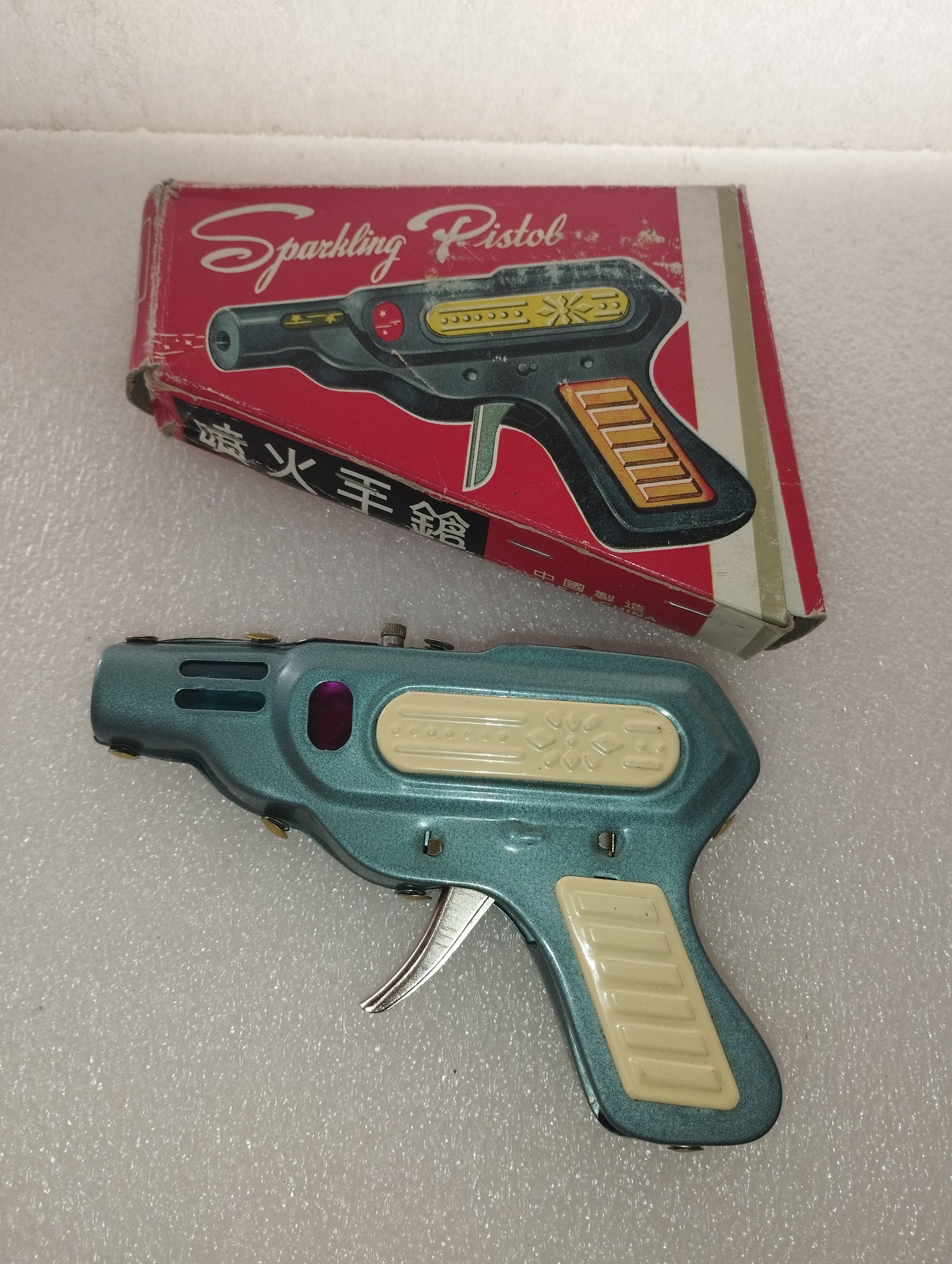 Sparkling Pistol in latta China vintage Non funzionante