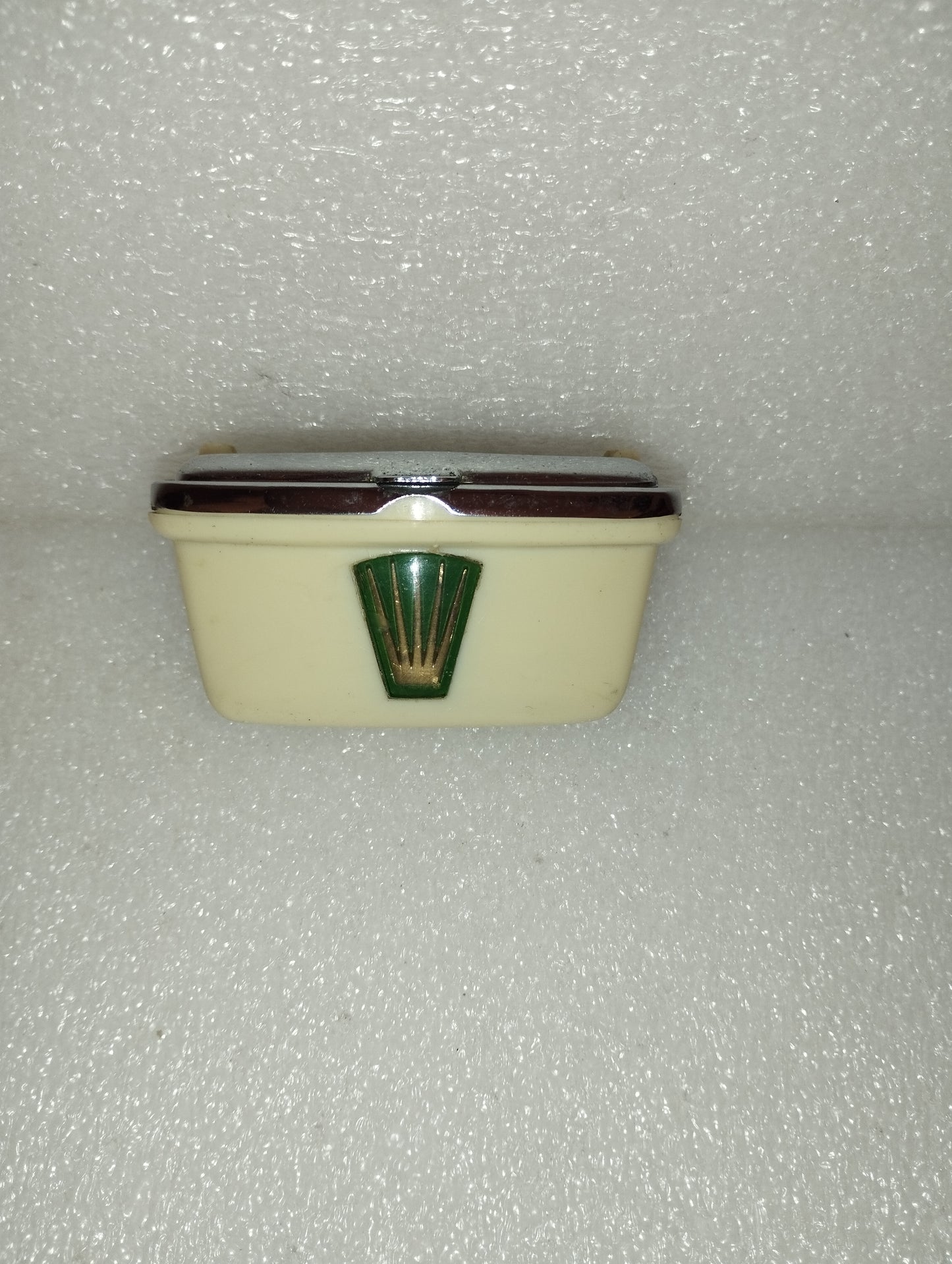 Posacenere Magnetico In Metallo e plastica Per Veicolo D'epoca Anni 60
Misure 7 x 4  x  3 cm circa