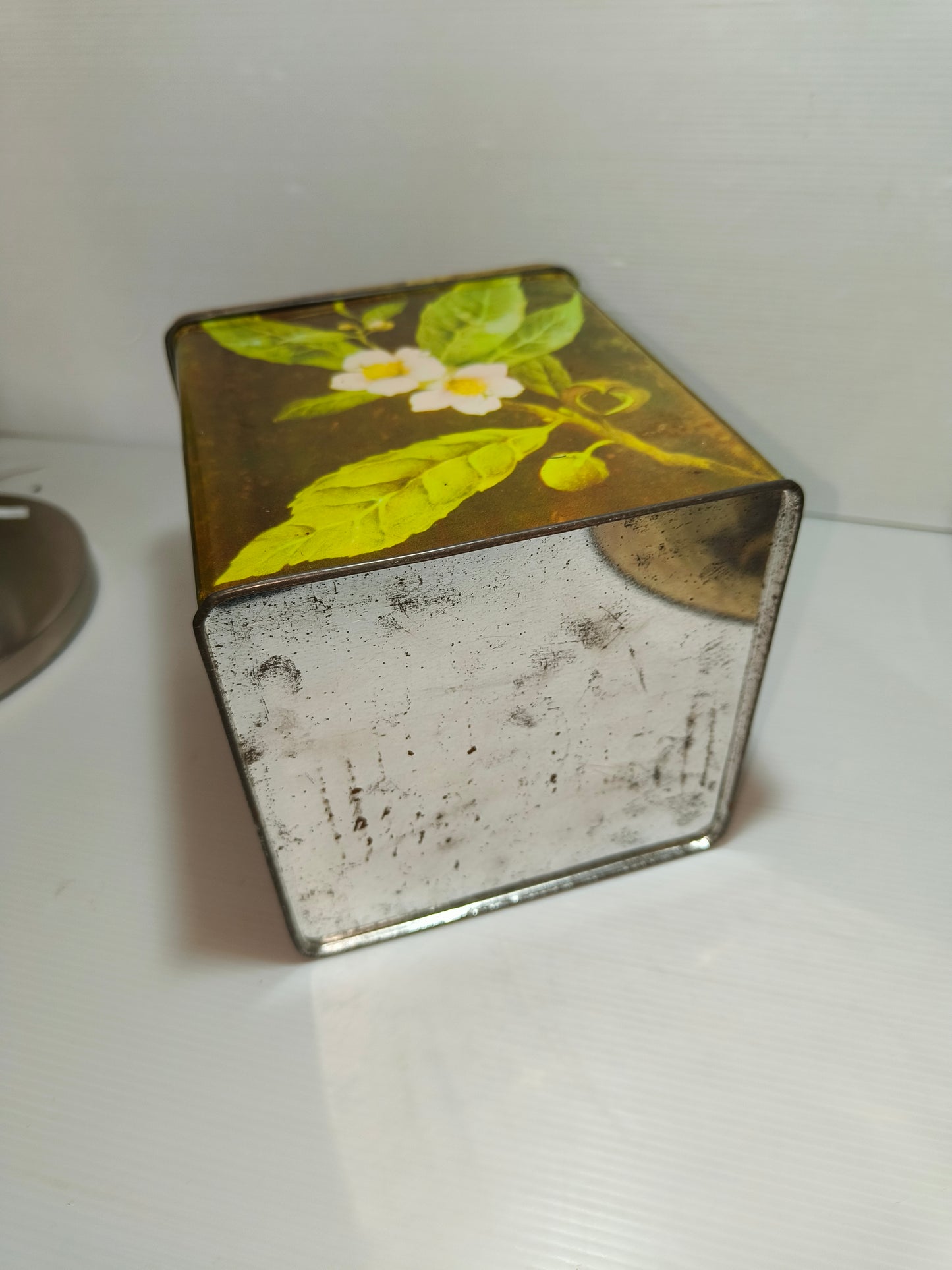 Lotto scatola in latta vintage, LEGGI