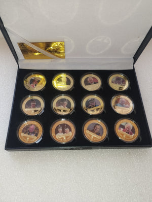 Collezione 12 Medaglie Re Carlo III Regno Unito Placcate Oro 24kt
Tiratura limitata a 1000 pezzi