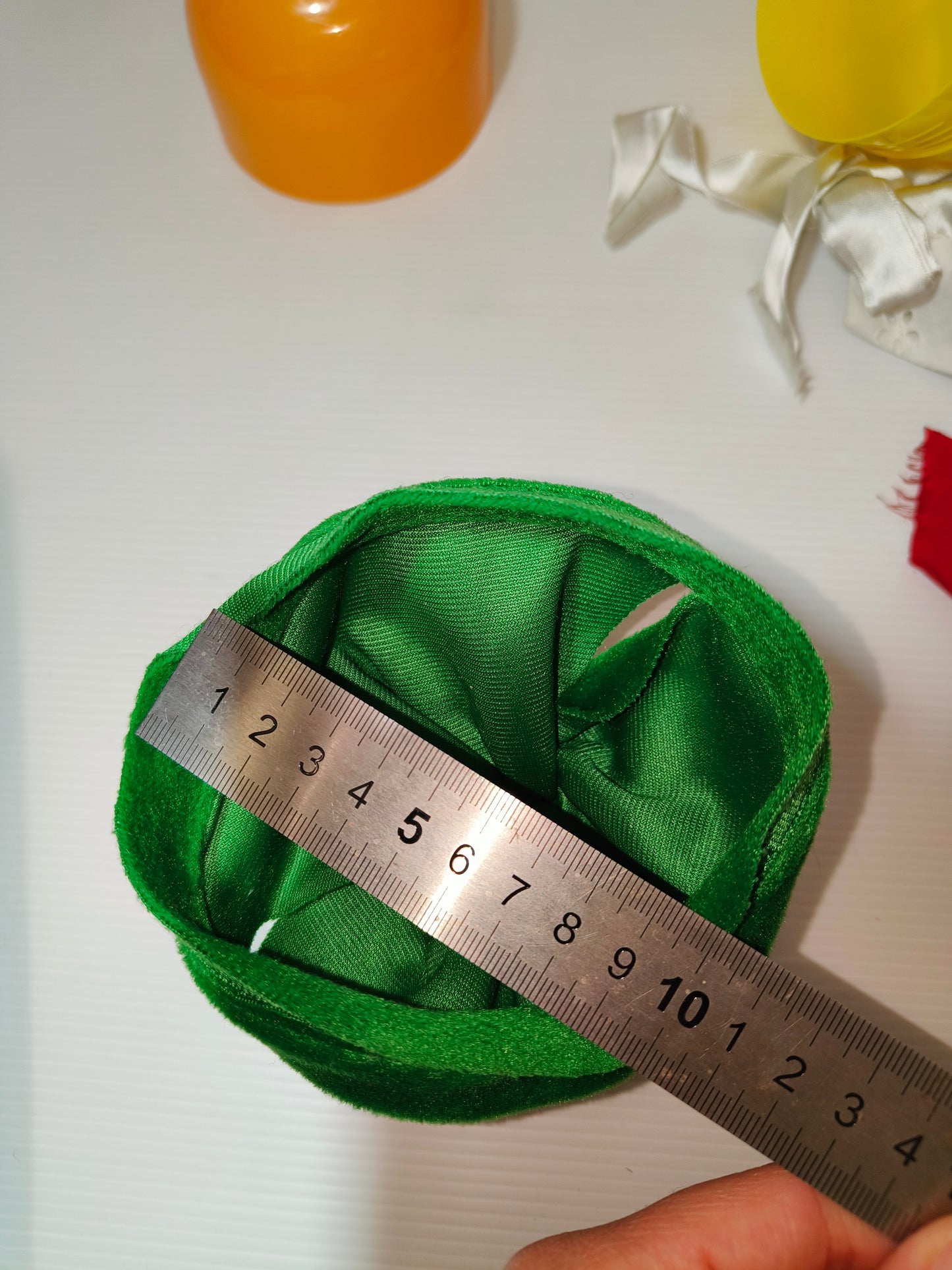 Cappelli antichi per bambole, LEGGI