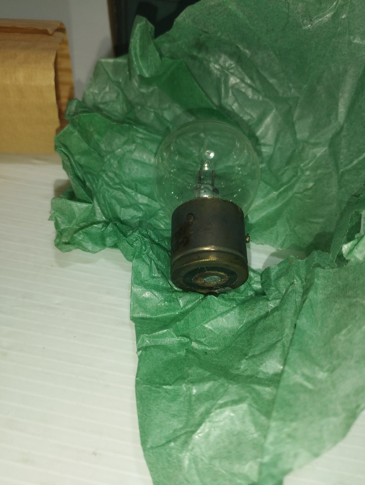 Philips 2 Antiche Lampadine Per Autovetture
6/8 volt - 1/2 watt