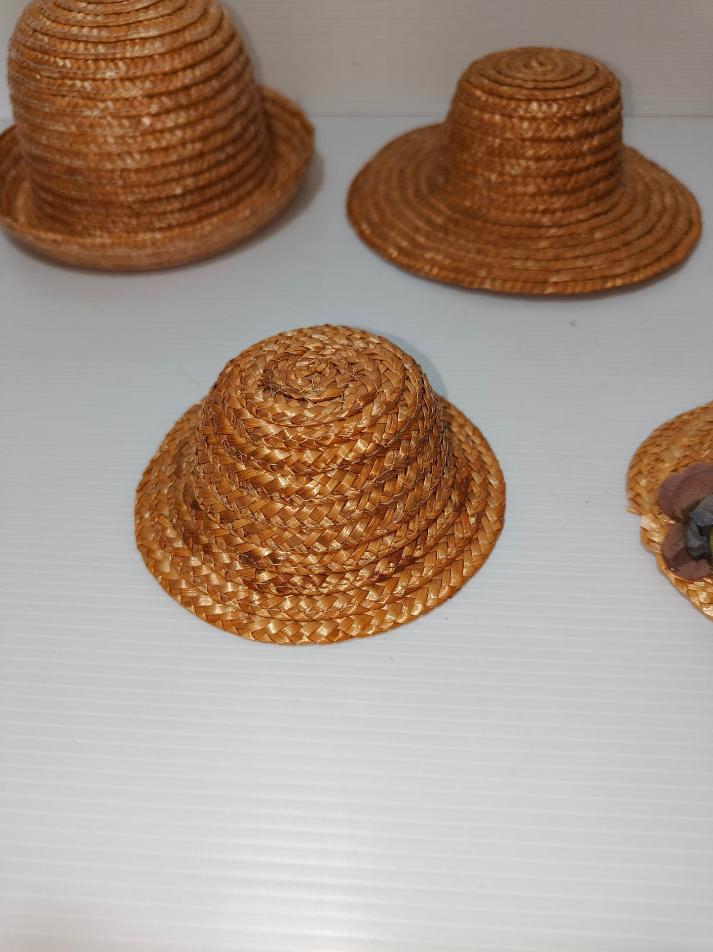 Cappelli in paglia per bambole vintage, LEGGI