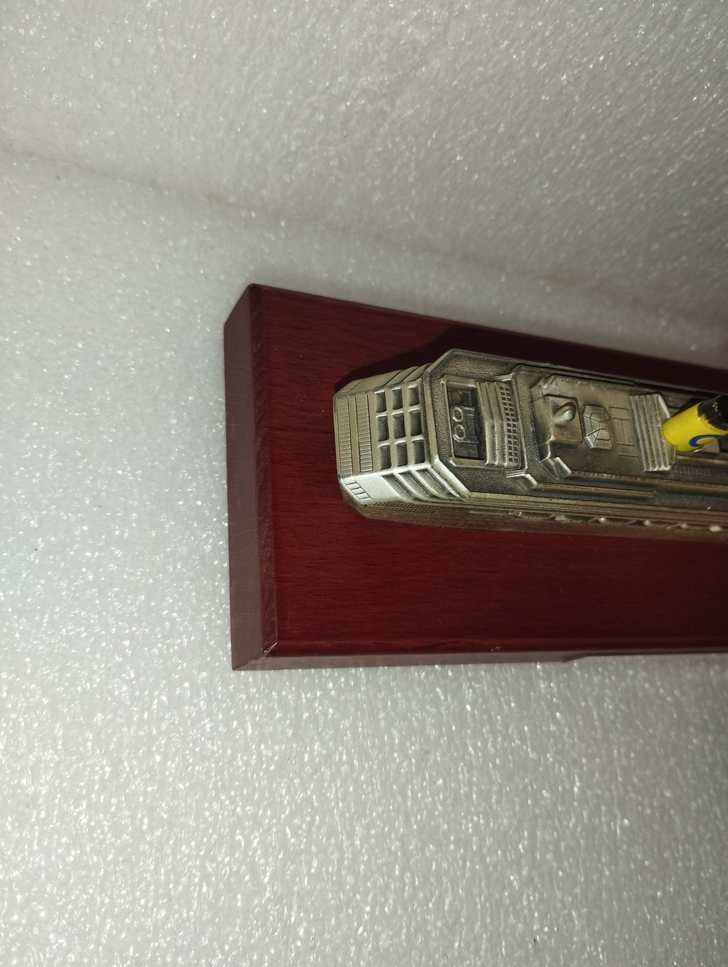 Costa Pacifica In Metallo Con Base In Legno
Made in Italy