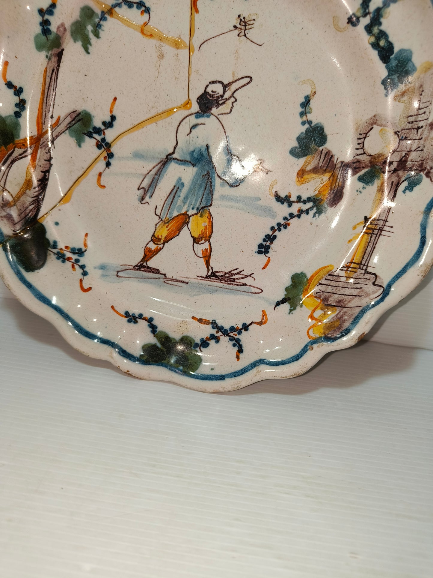 Piatto maiolica antico, DA RESTAURARE