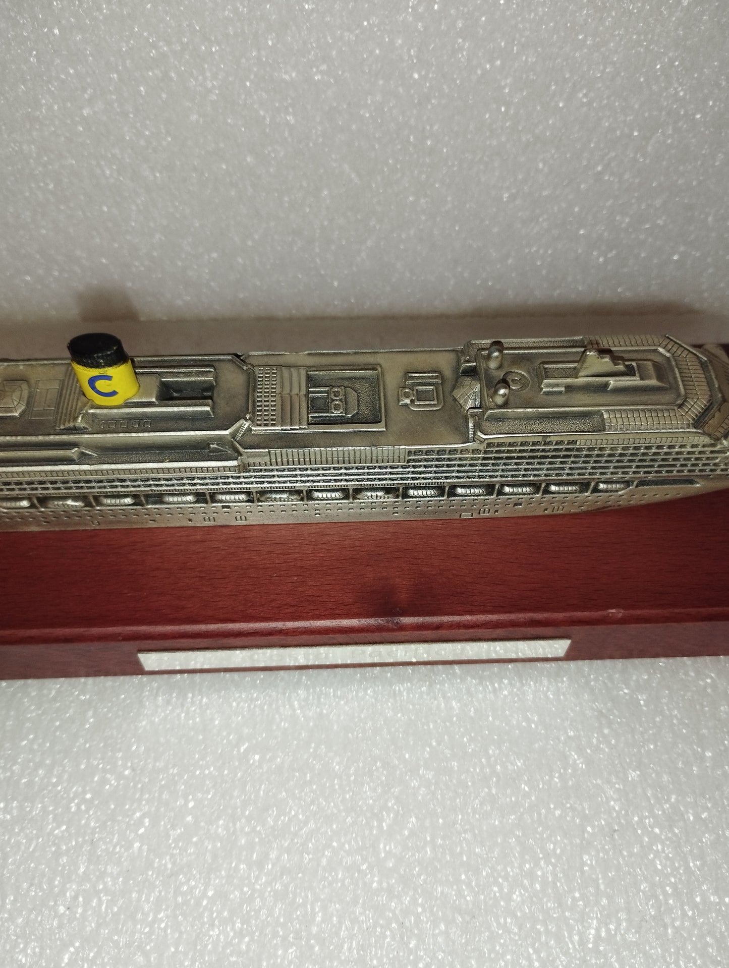 Costa Pacifica In Metallo Con Base In Legno
Made in Italy