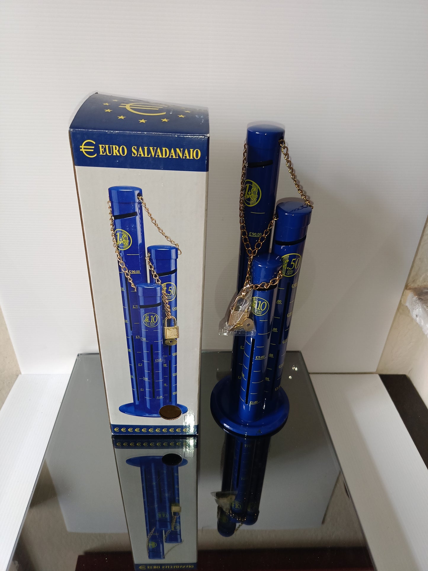 Euro Salvadanaio In Metallo
Con lucchetto