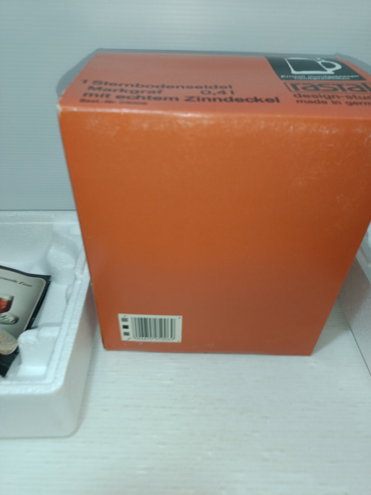 Boccale Rastal design -Studio Made in Germany
In vetro di cristallo soffiato a bocca e Lavorato a mano con coperchio in stagno