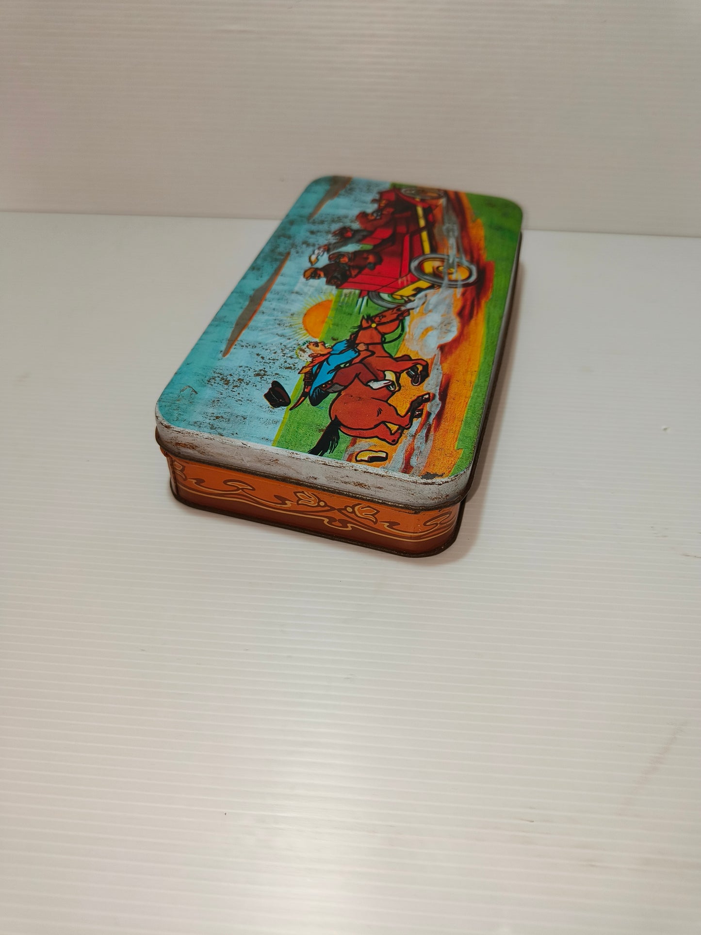 Scatola latta vintage, LEGGI