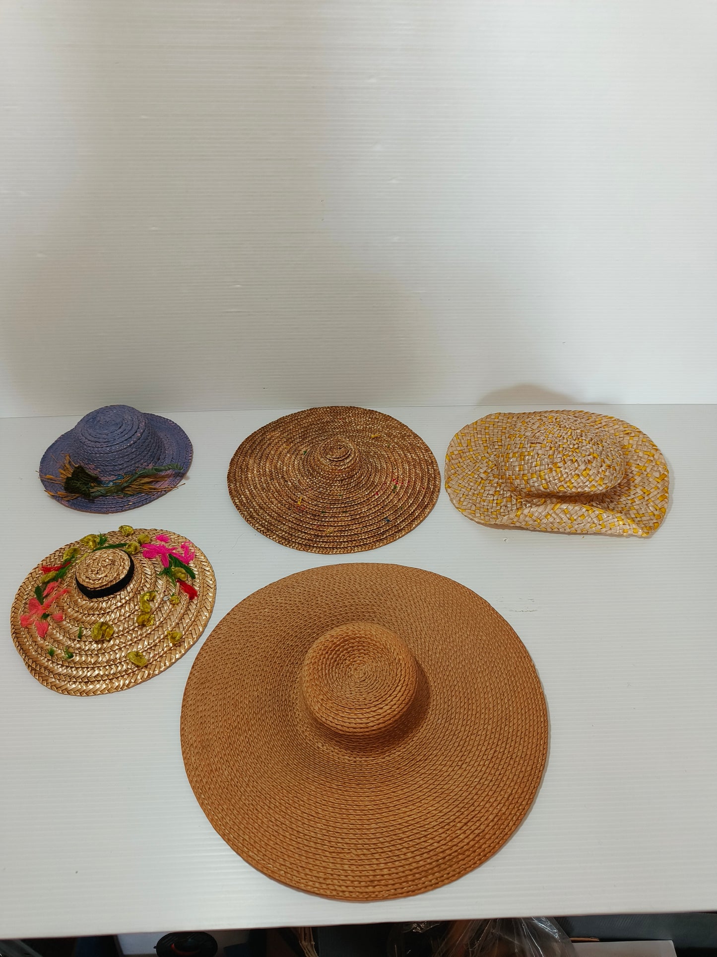 Cappelli in paglia per bambole vintage, LEGGI