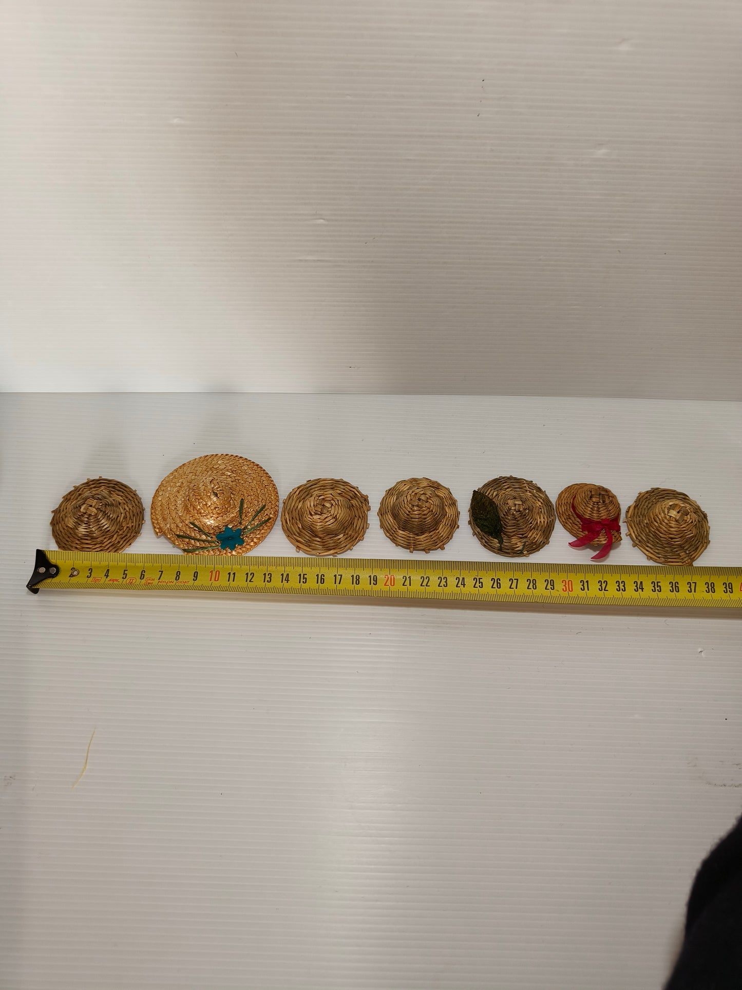 Cappelli in paglia per bambole vintage, LEGGI