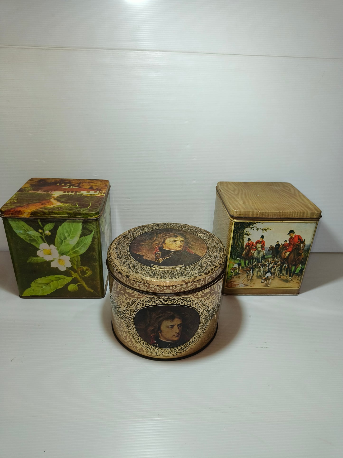 Lotto scatola in latta vintage, LEGGI