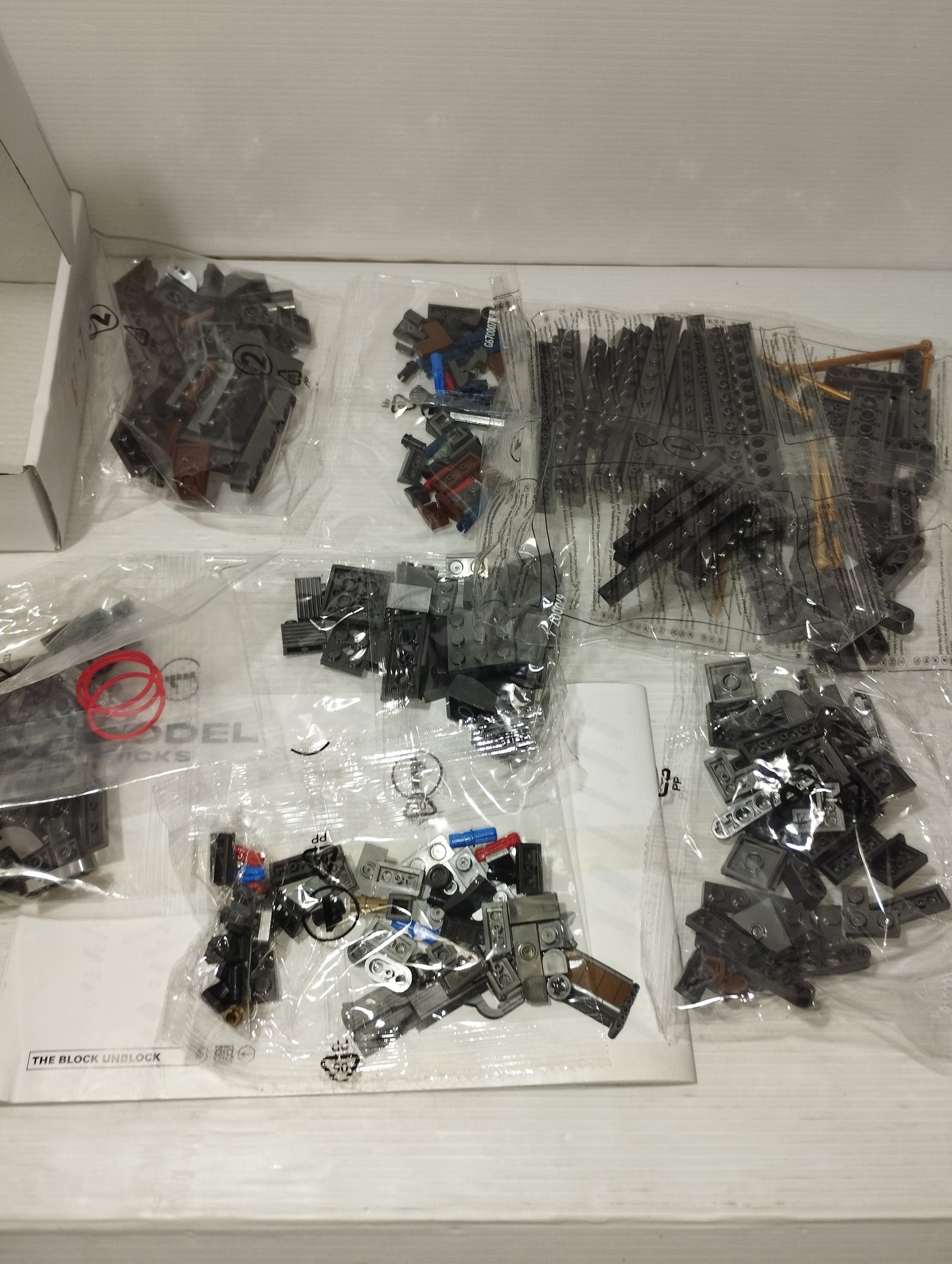 Model Bricks Play & Explorer Mattoncini Da Assemplare 333 Pezzi