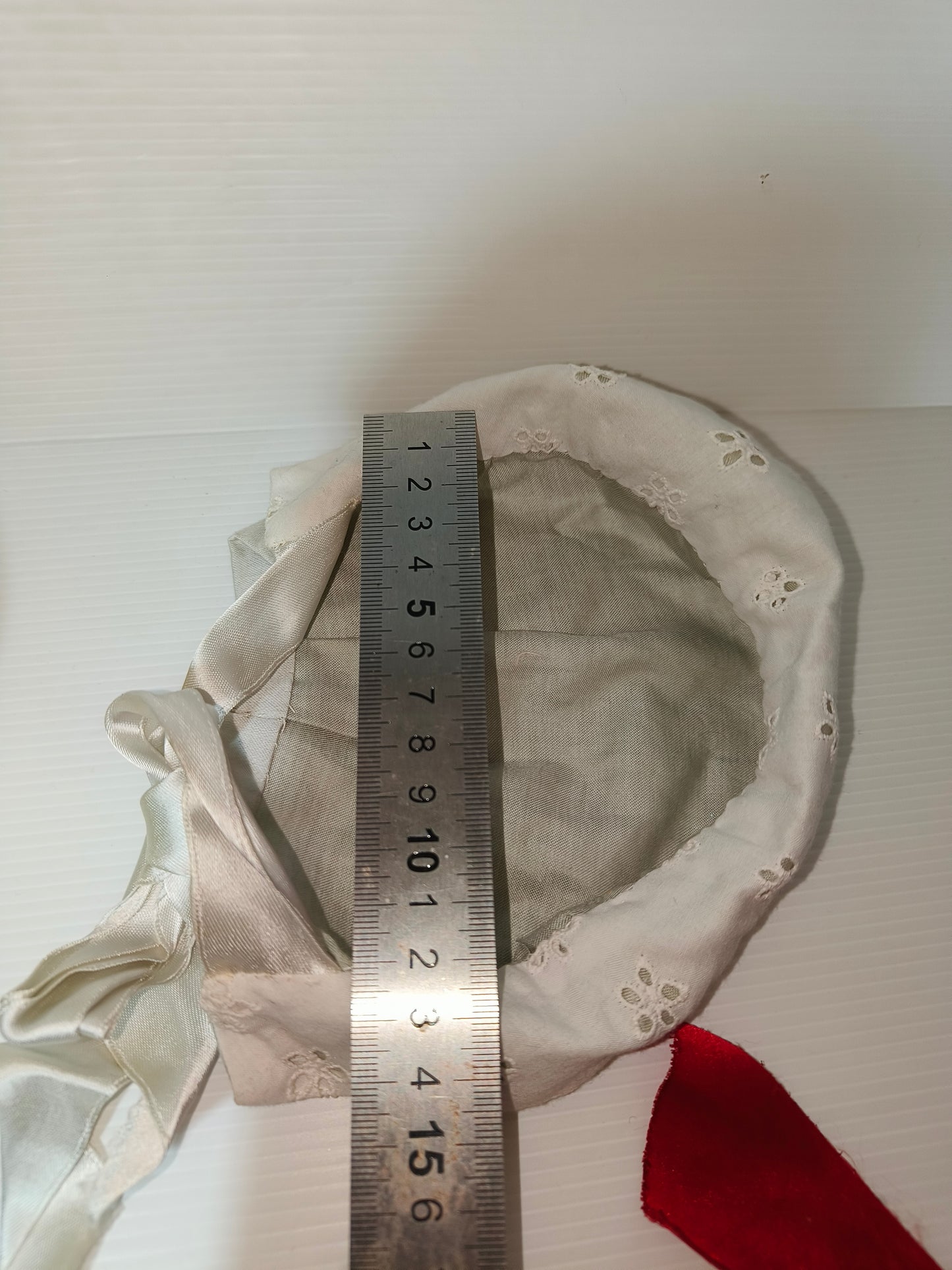 Cappelli antichi per bambole, LEGGI