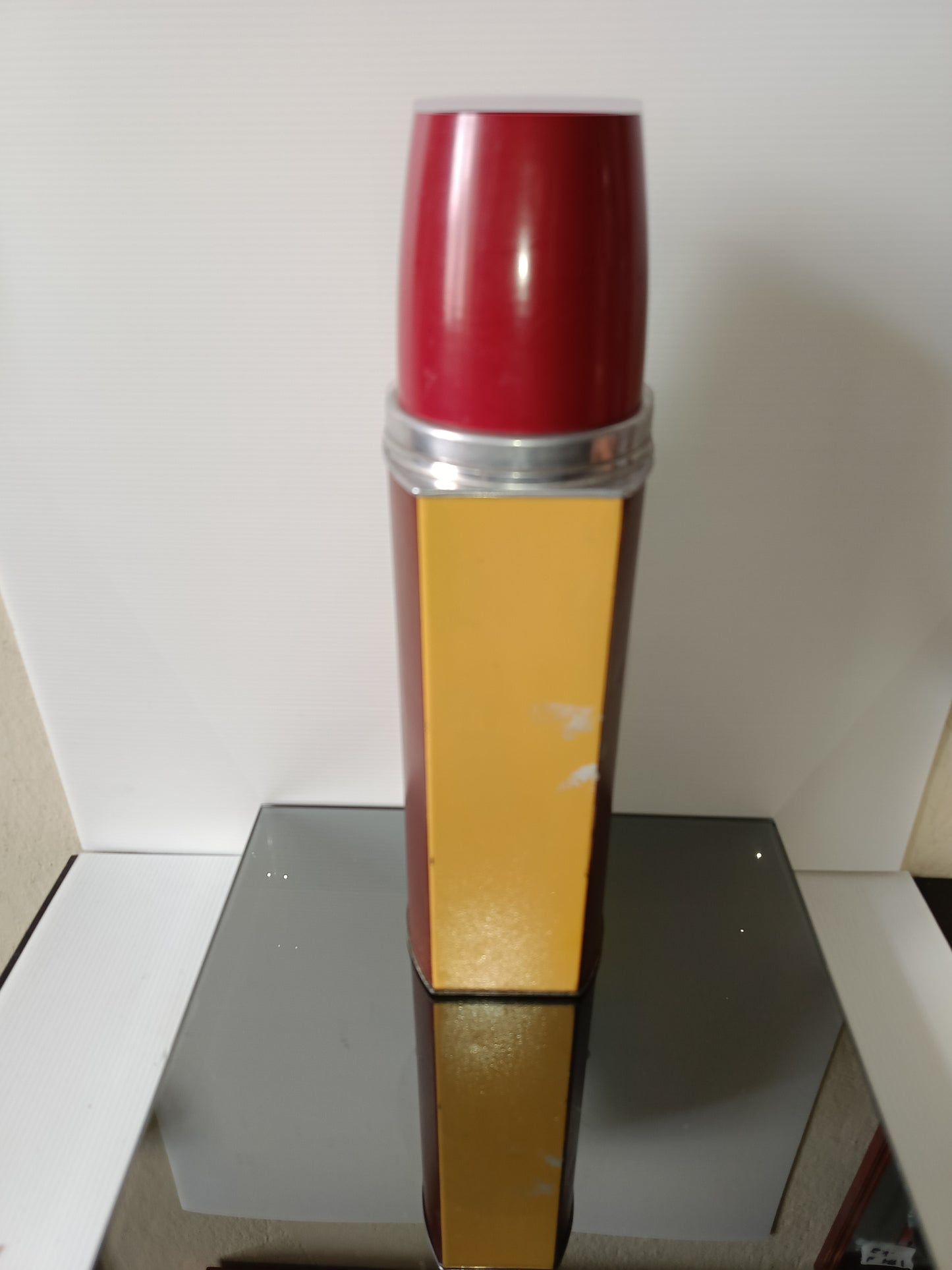 Antico Thermos The American Norwich.Conn
In Metallo e plastica
Made in U.S.A.