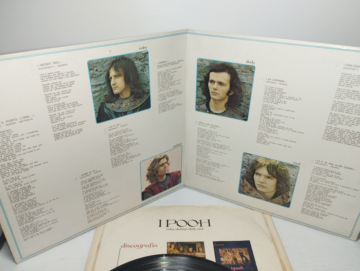 Parsifal I Pooh Lp 33 Giri
Edito nel 1973 da CBS Cod.S 69043
Prima Edizione con inserto