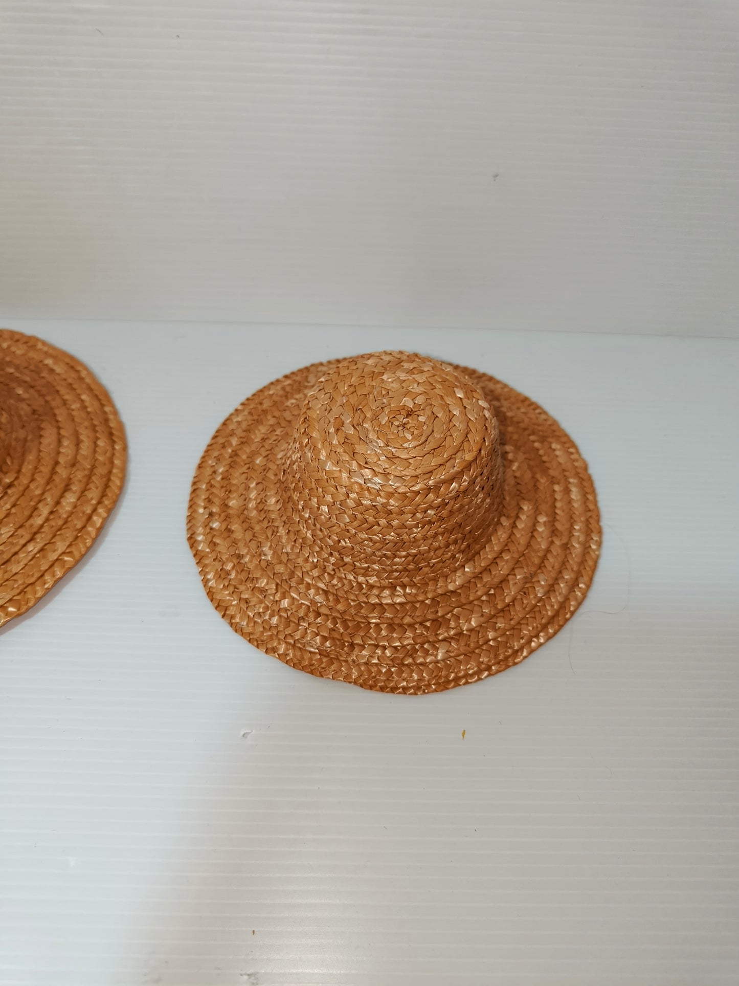 Cappelli in paglia per bambole vintage, LEGGI