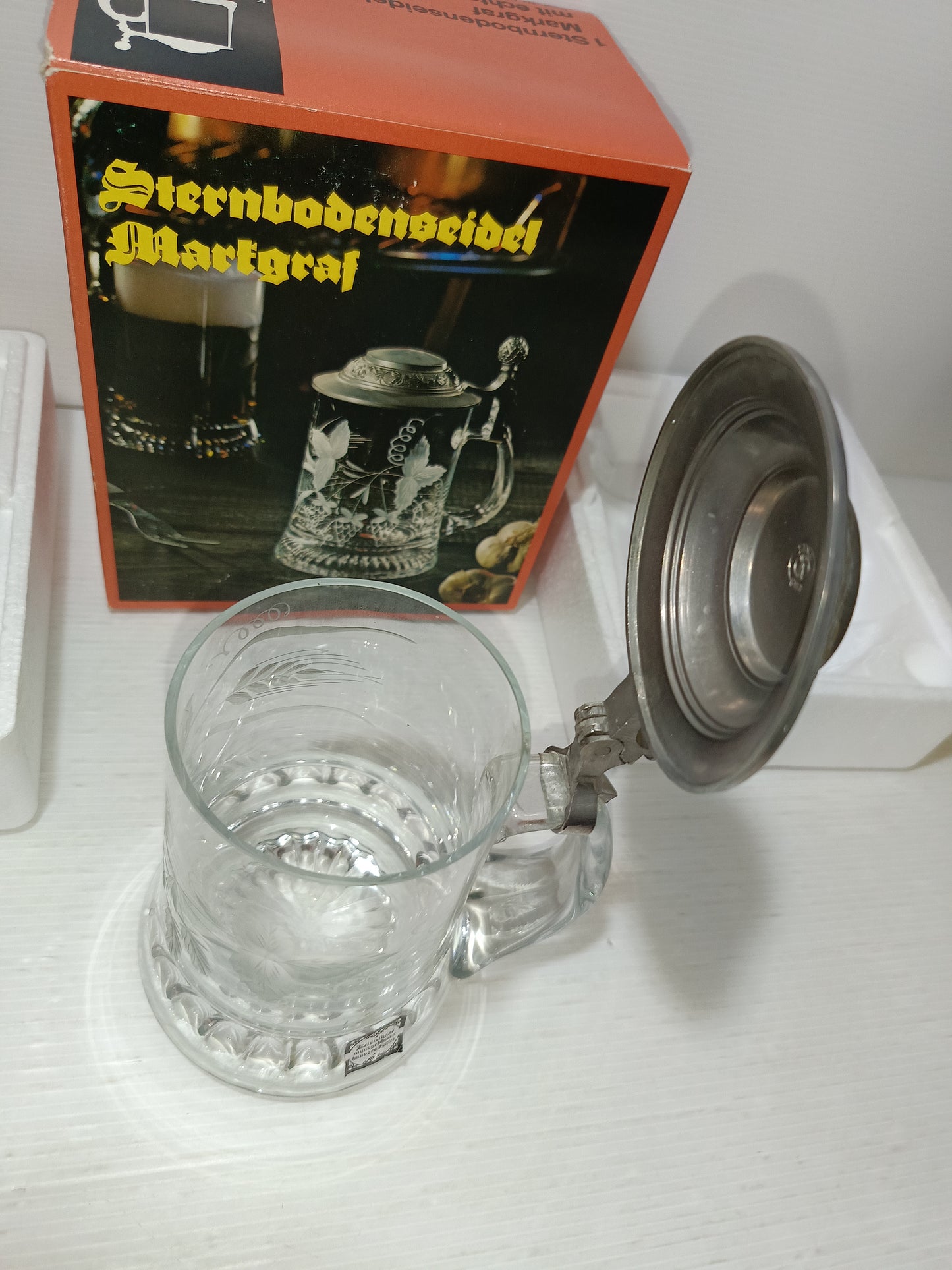 Boccale Rastal design -Studio Made in Germany
In vetro di cristallo soffiato a bocca e Lavorato a mano con coperchio in stagno