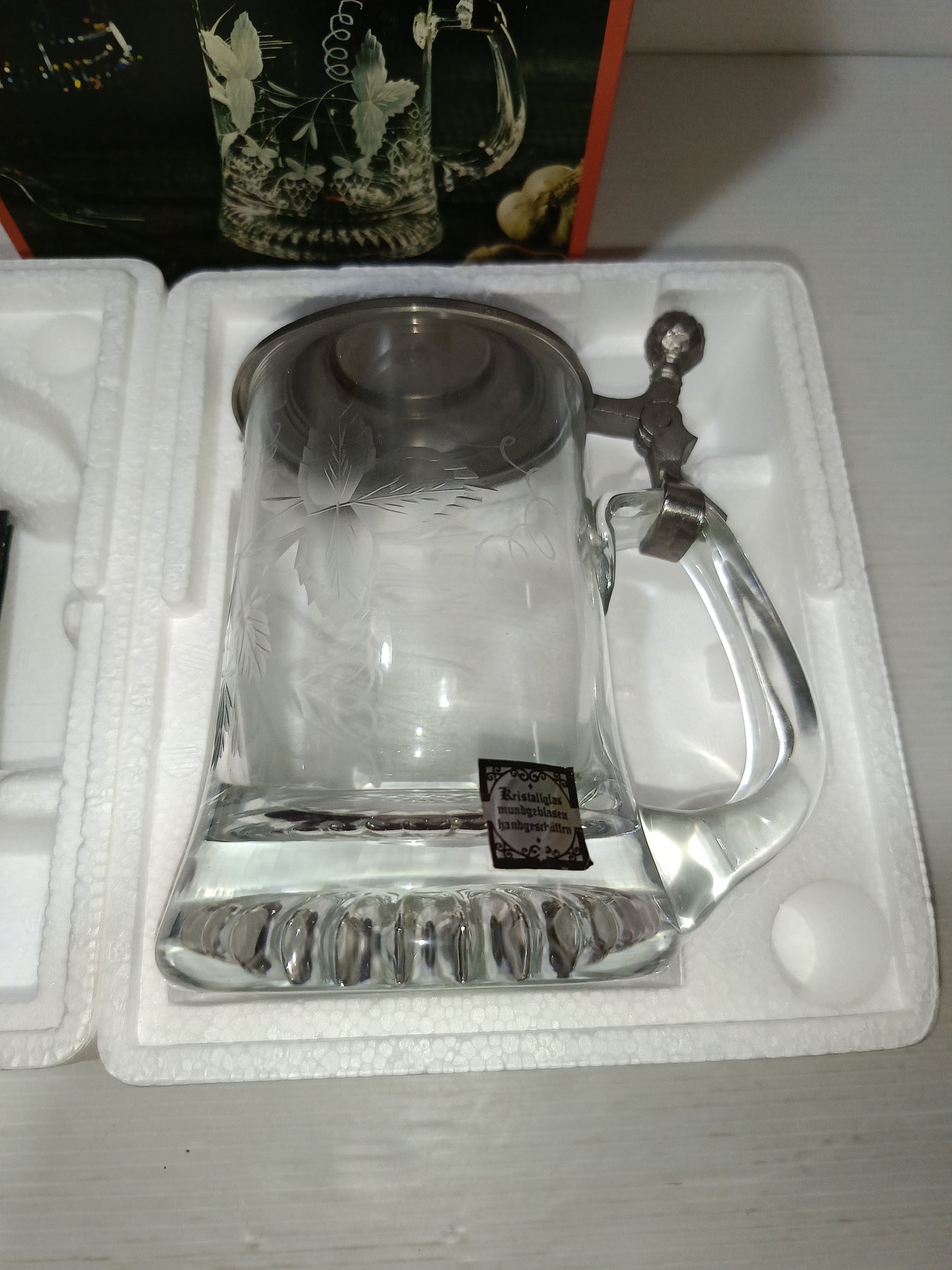 Boccale Rastal design -Studio Made in Germany
In vetro di cristallo soffiato a bocca e Lavorato a mano con coperchio in stagno