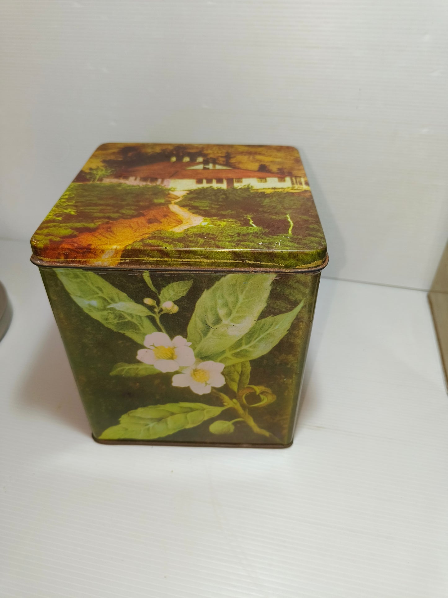 Lotto scatola in latta vintage, LEGGI