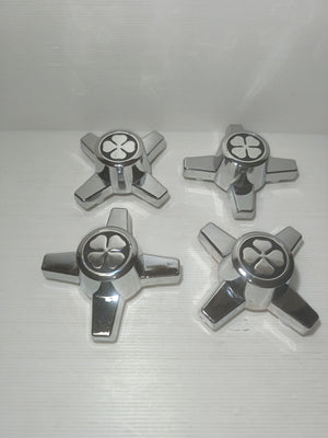 4 Coprimozzo Quadrifoglio Per Auto D'epoca In Plastica Cromata

Anni 60/70